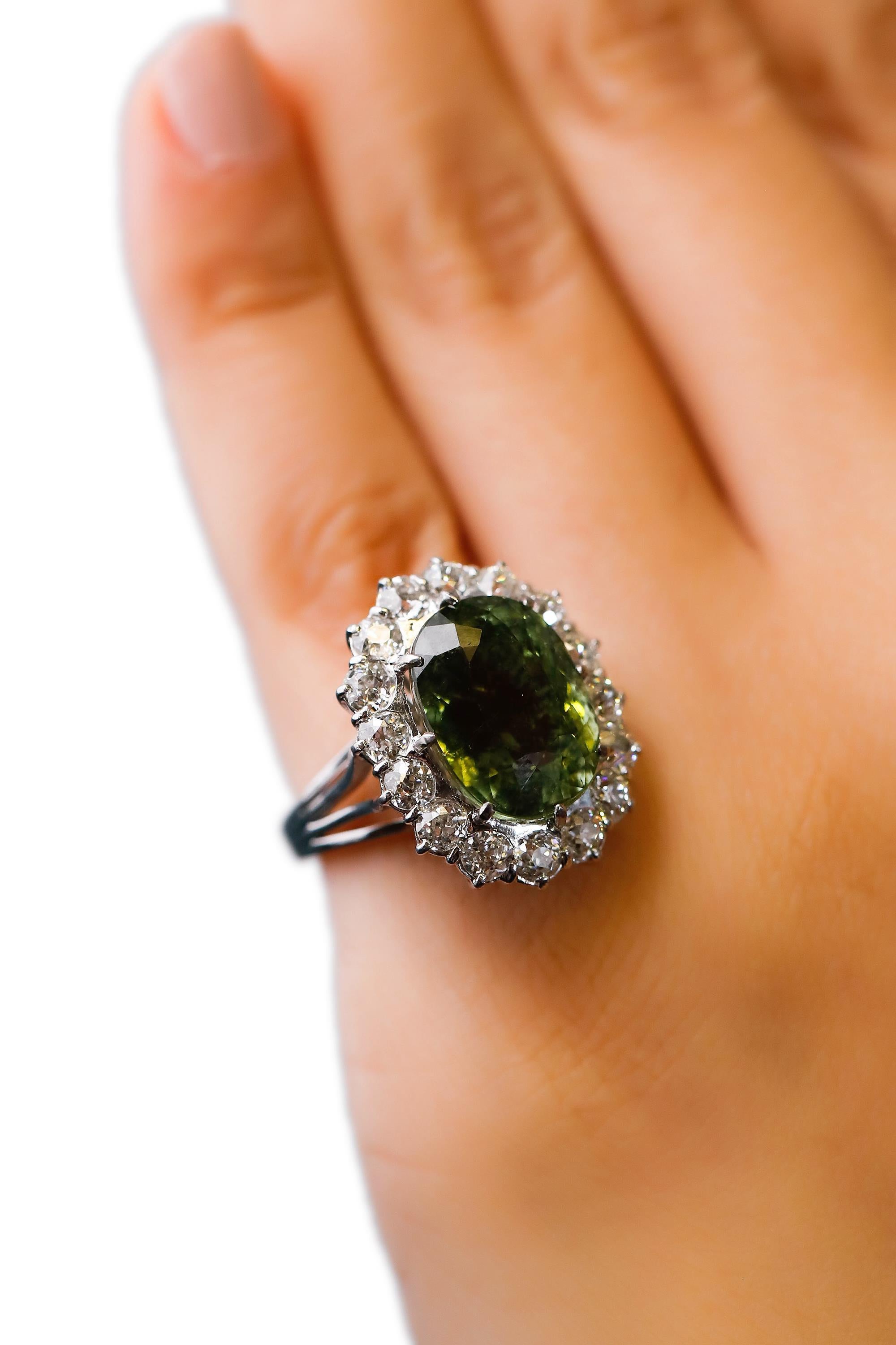 10 Carat Green Tourmaline and Diamond Ring Platinum Solitaire Cocktail Ring For Sale 1