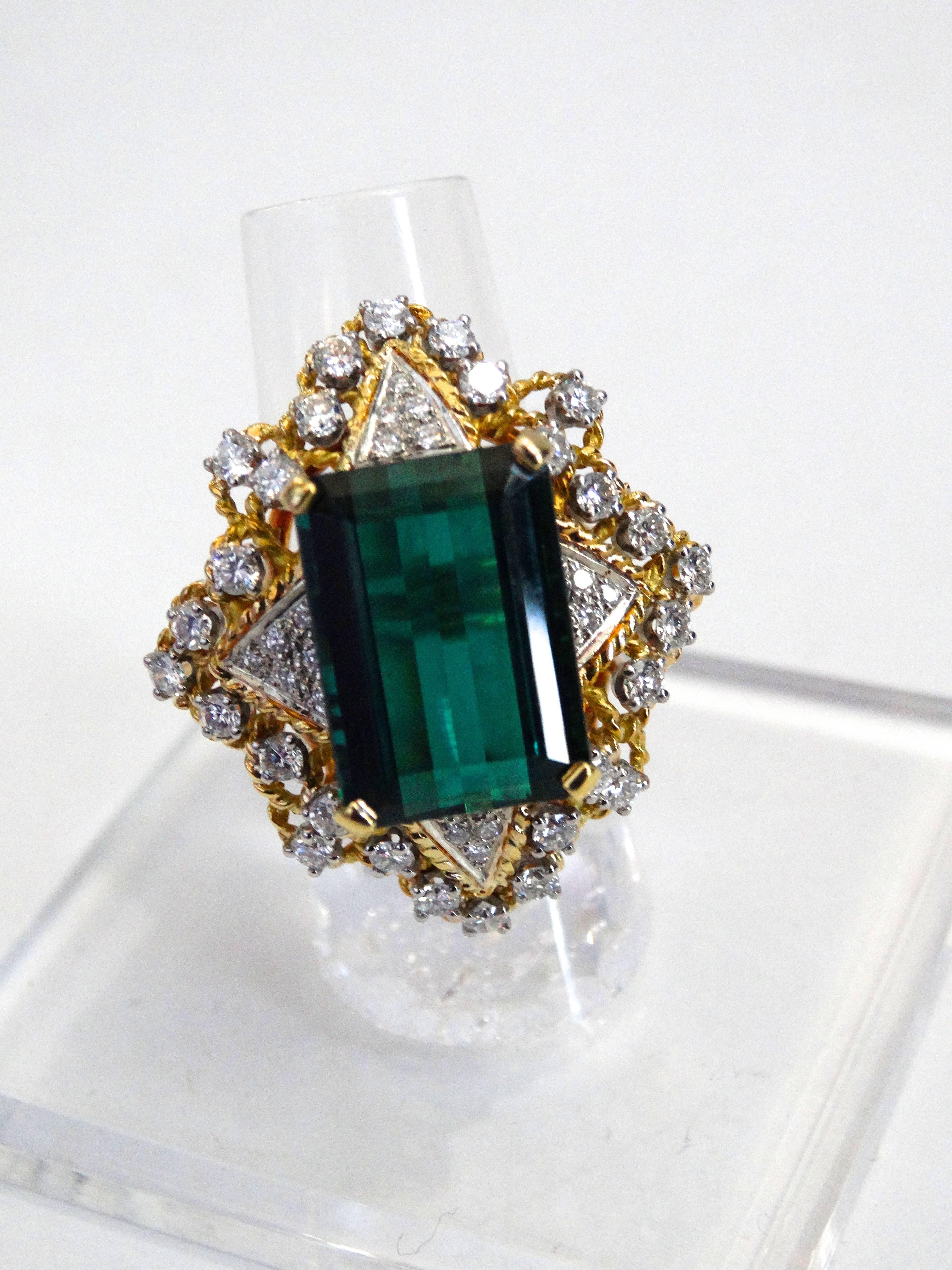 Bague cocktail en diamants et tourmaline verte de 10 carats  Pour femmes en vente