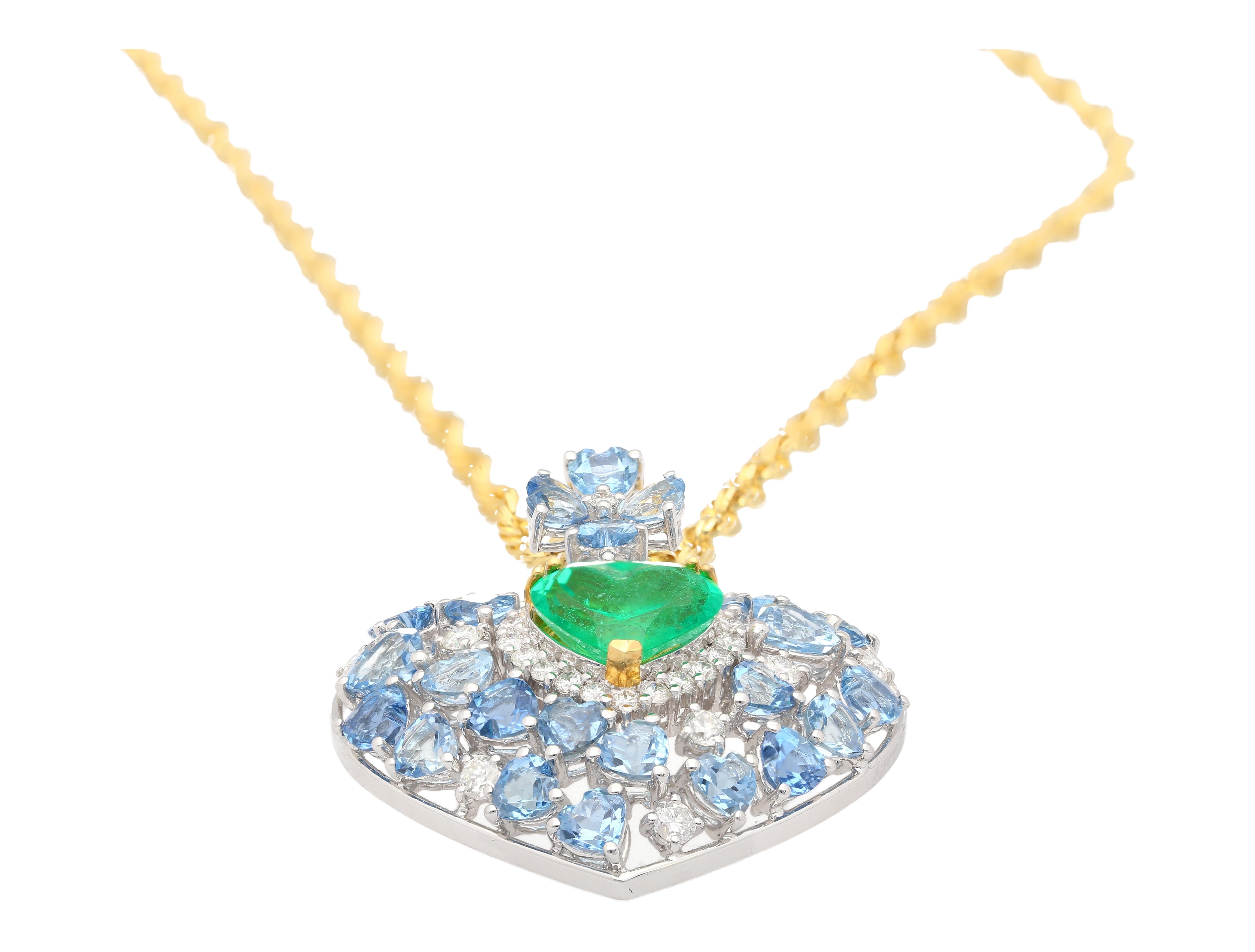 10 Carat Heart-Shape Colombian Emerald, Aquamarine, and Diamond 18K Necklace For Sale 2