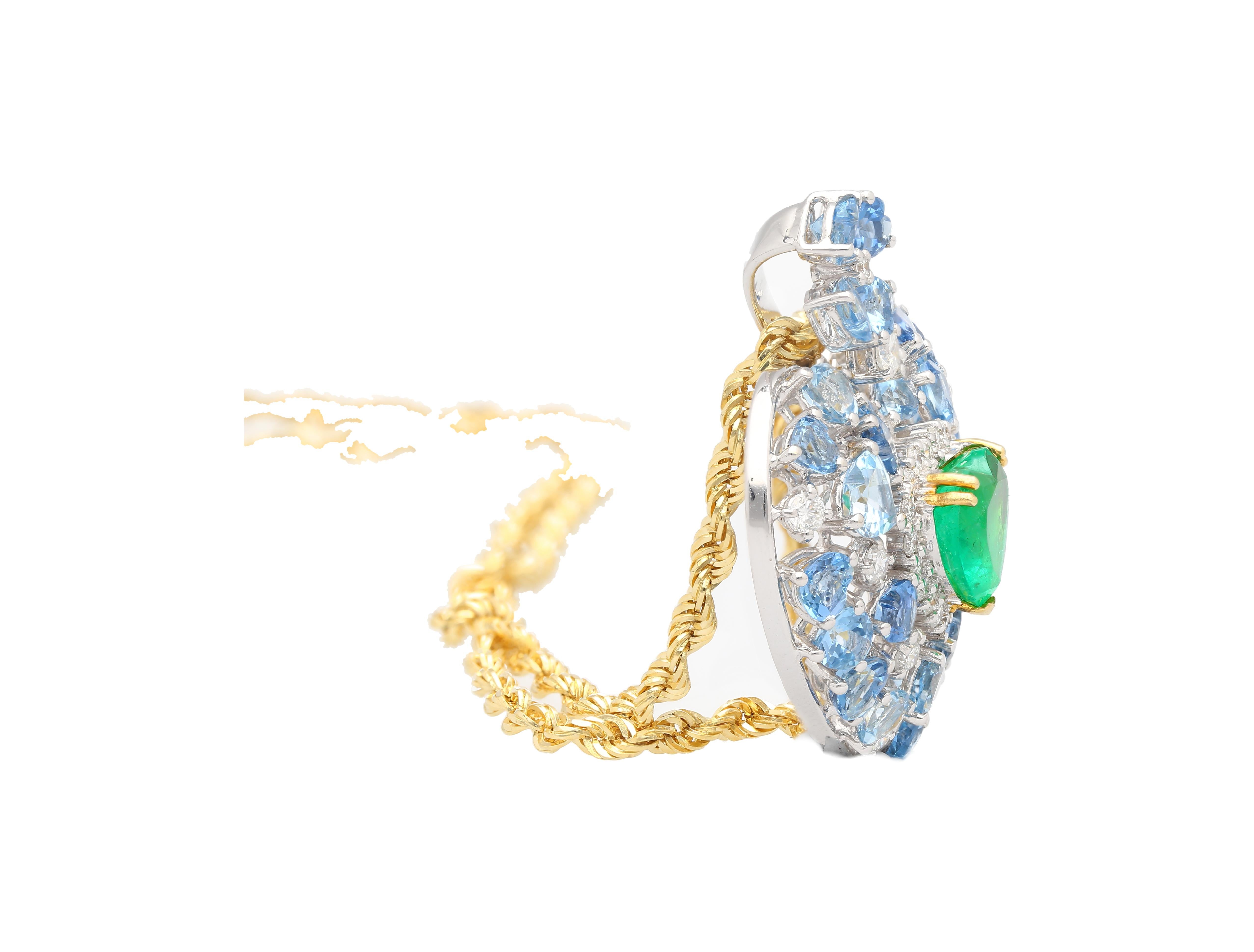 10 Carat Heart-Shape Colombian Emerald, Aquamarine, and Diamond 18K Necklace For Sale 4