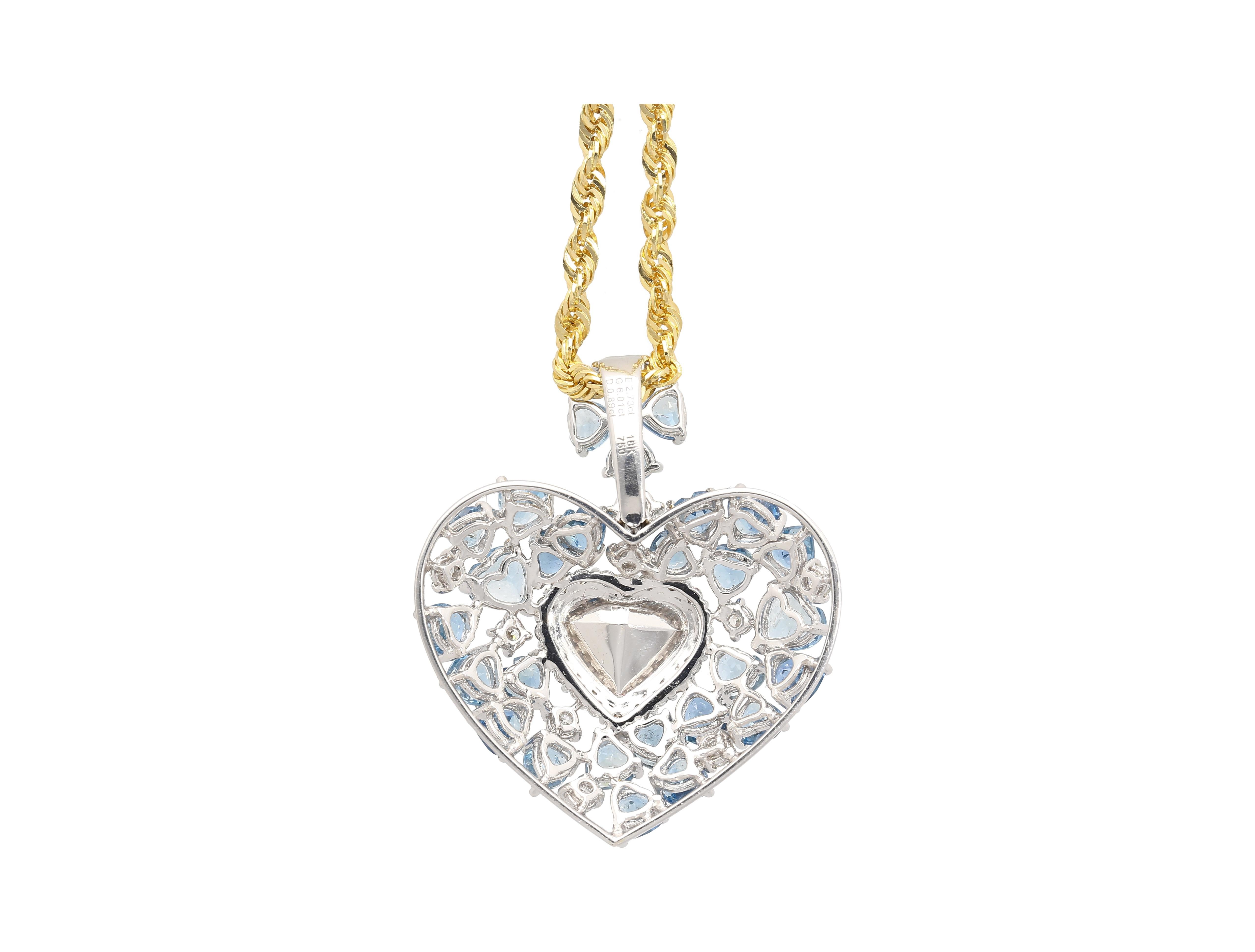 10 Carat Heart-Shape Colombian Emerald, Aquamarine, and Diamond 18K Necklace For Sale 5