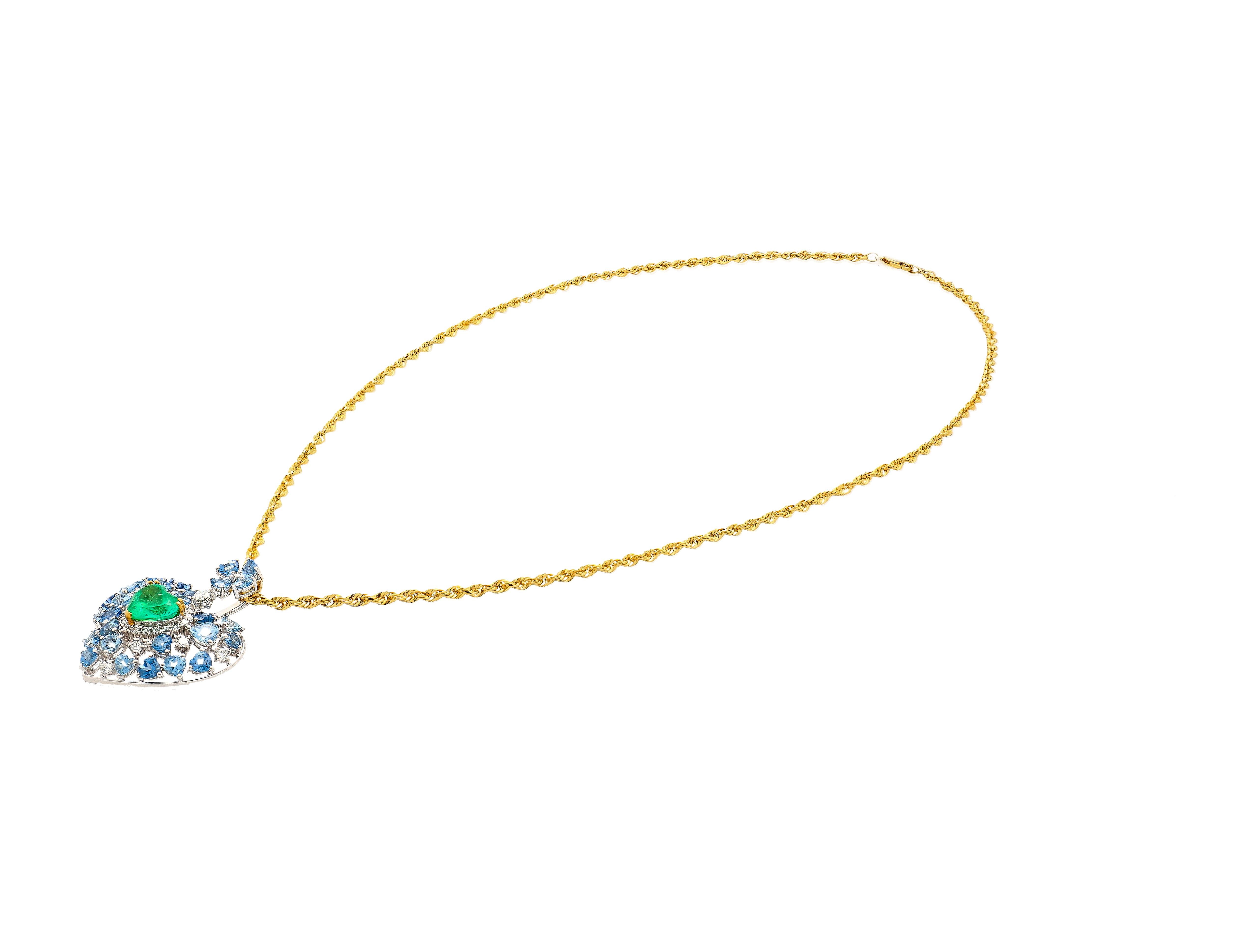 10 Carat Heart-Shape Colombian Emerald, Aquamarine, and Diamond 18K Necklace For Sale 7