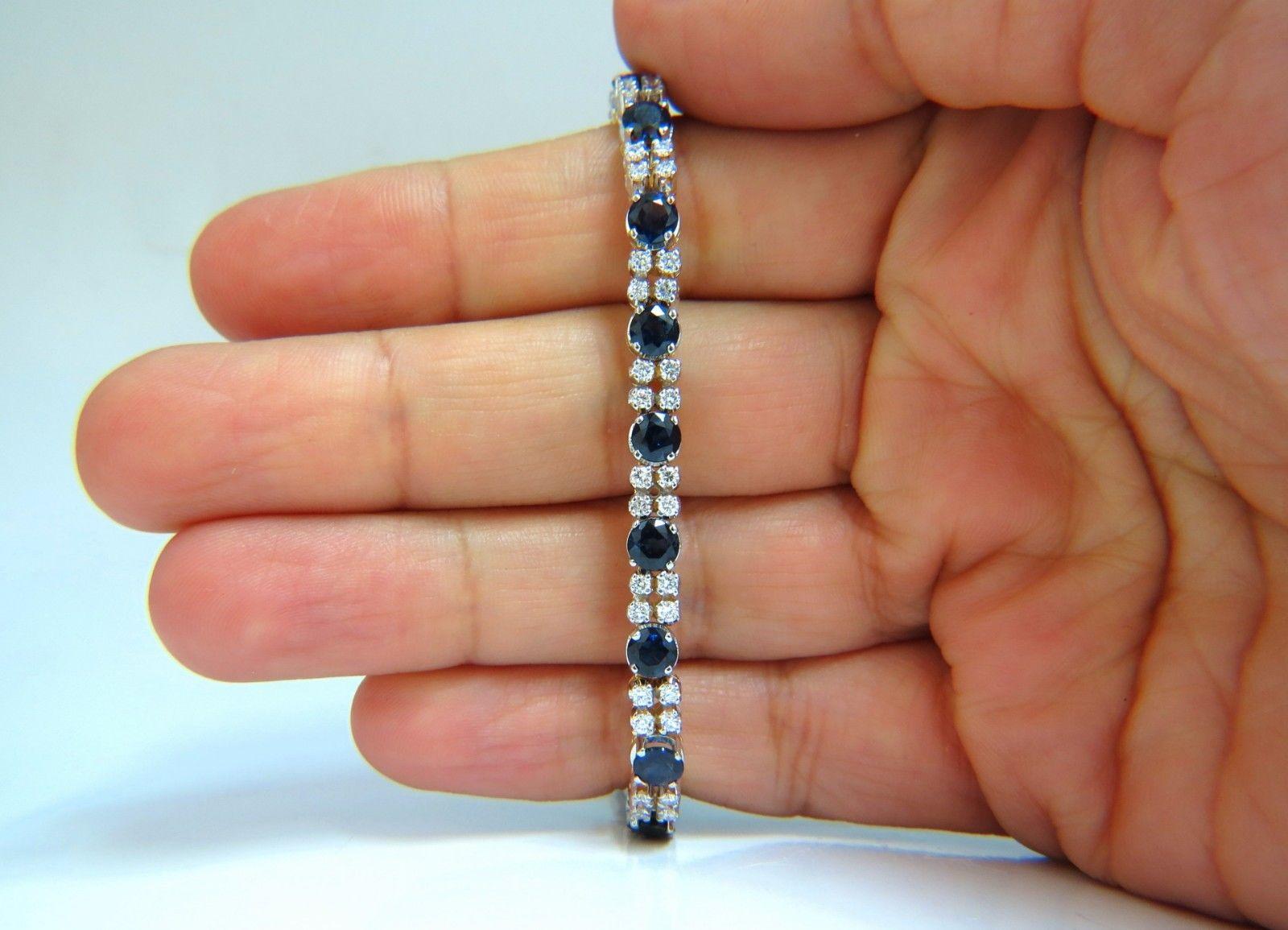 Round Cut 10 Carat Natural Blue Sapphire 2.50 Carat Diamonds Bracelet 14 Karat For Sale