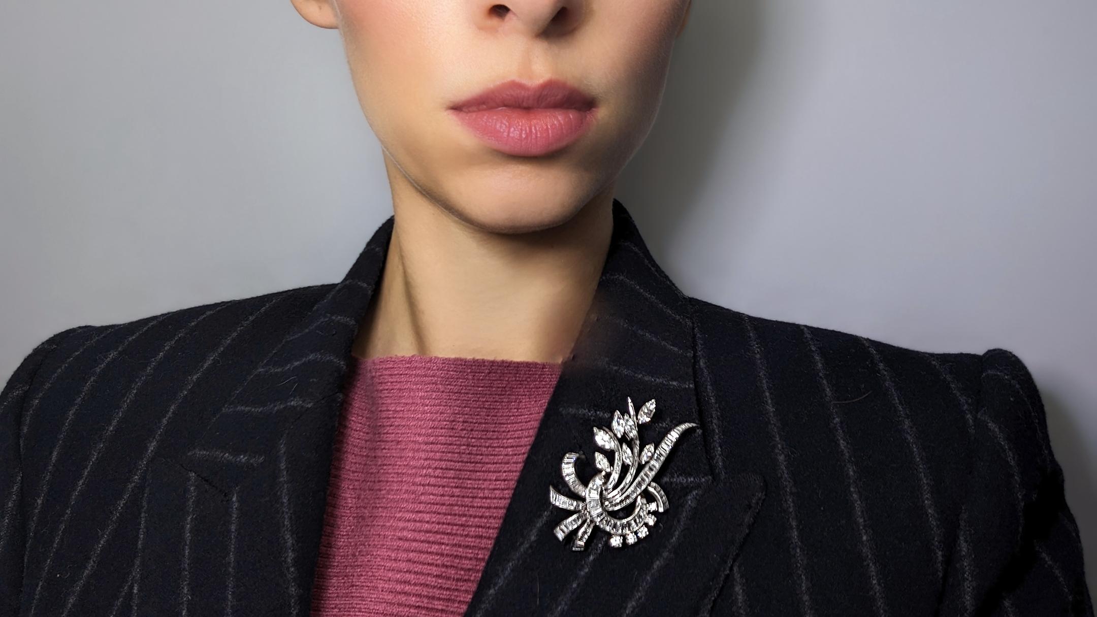 Alfiler de platino con diamante natural de 10 quilates en Nuevo estado para la venta en New York, NY