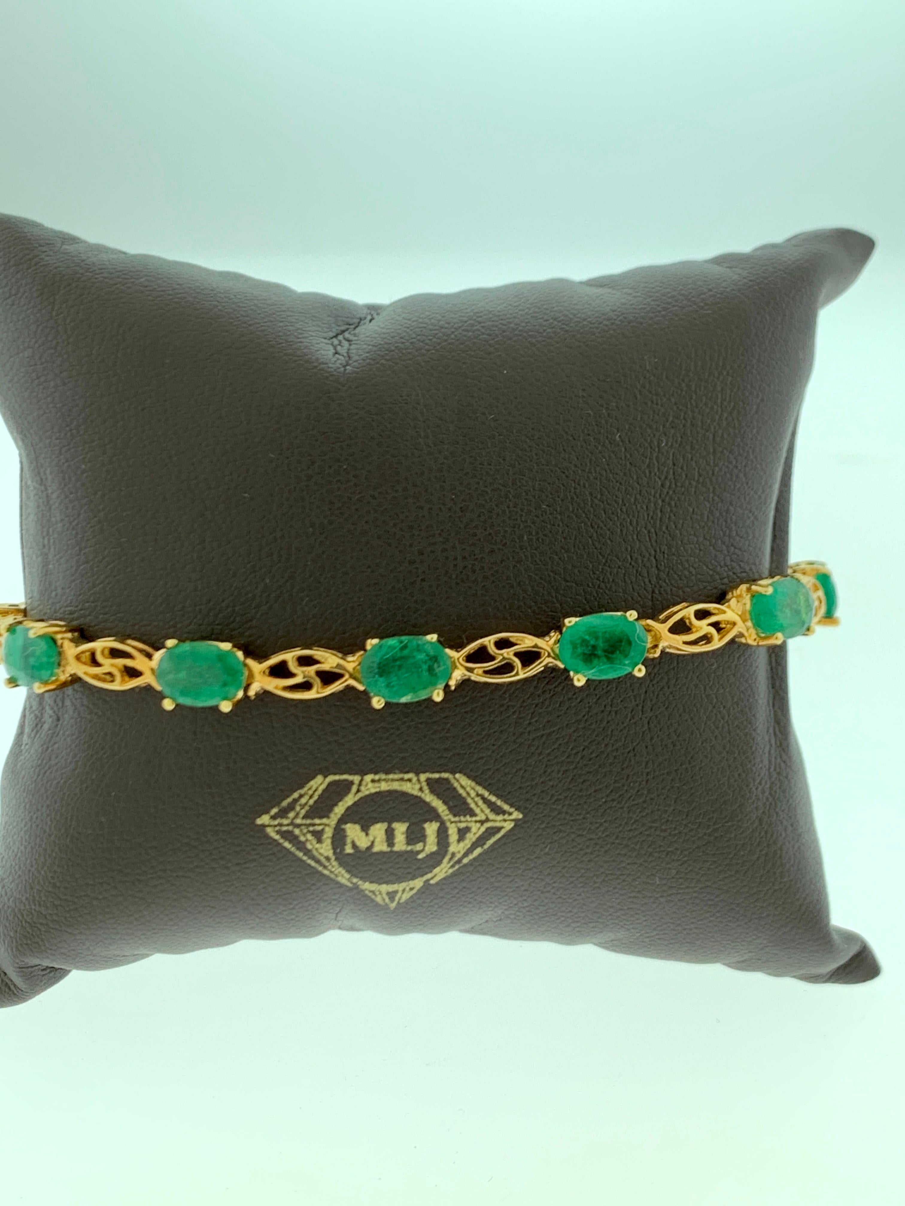 10 Carat Natural Emerald Tennis Bracelet 14 Karat Yellow Gold In Excellent Condition In New York, NY