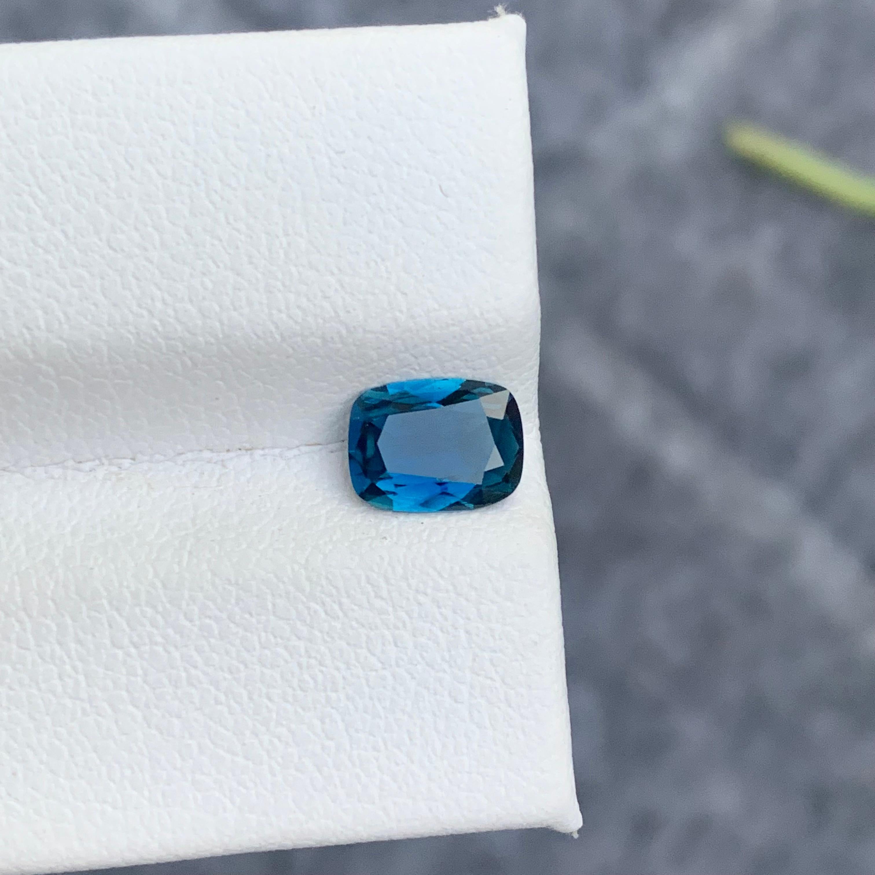 1,0 Quilate Natural Turmalina Azul Tinta Facetada Forma Cojín Largo en venta 9