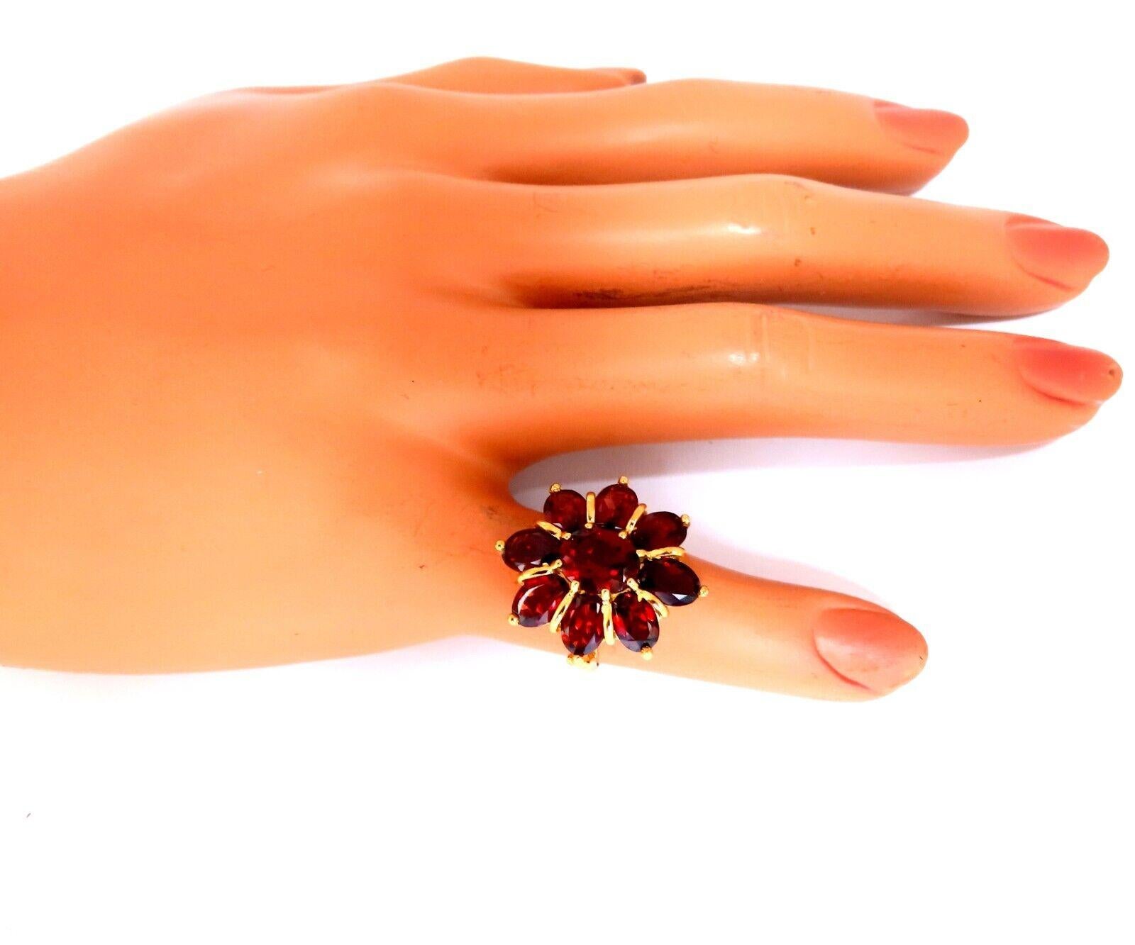 10 Carat Natural Garnets Clover Ring 10 Karat Yellow Gold In New Condition For Sale In New York, NY