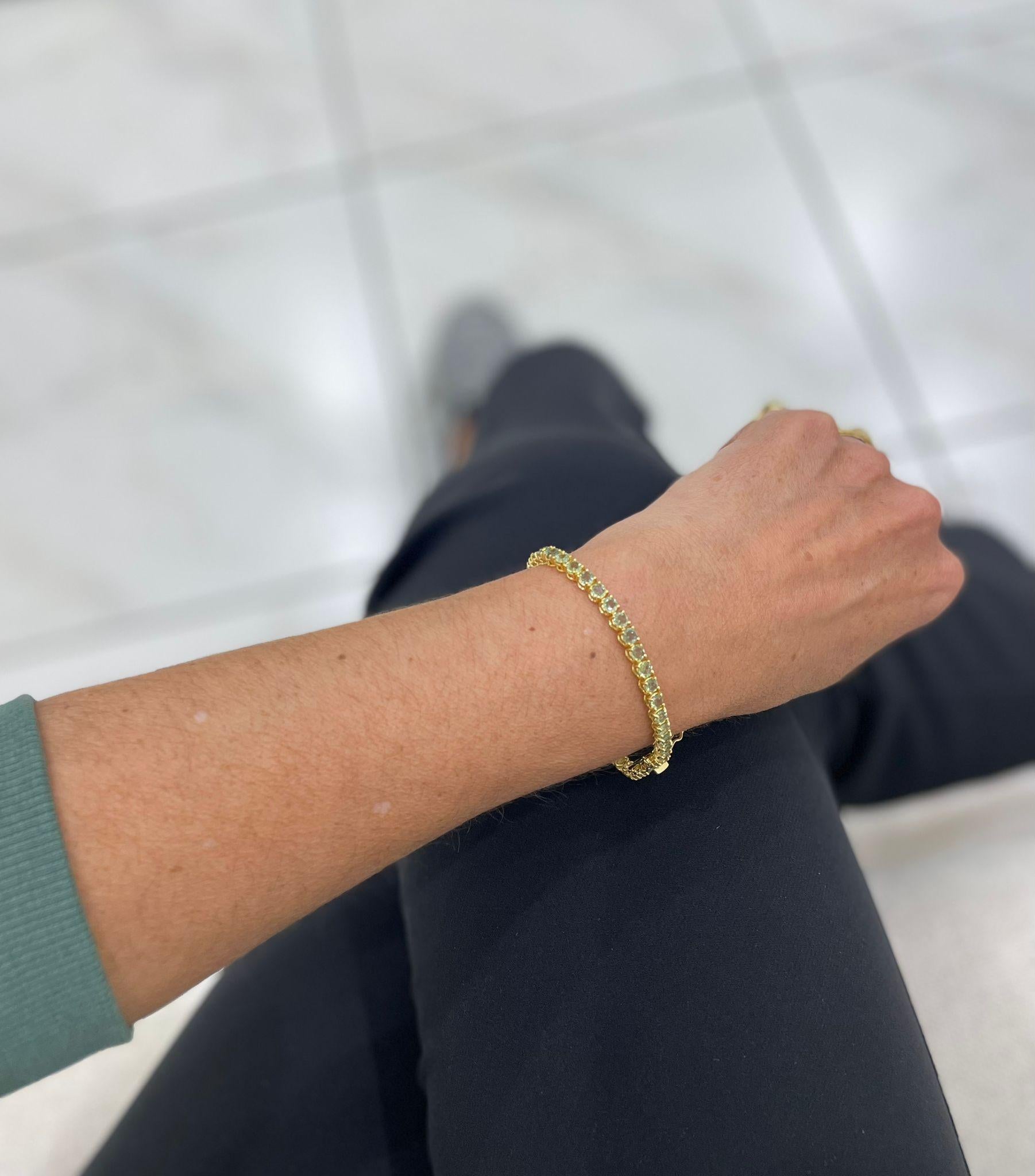 Bracciale da tennis in oro giallo con zaffiro verde naturale da 10 carati in vendita 8