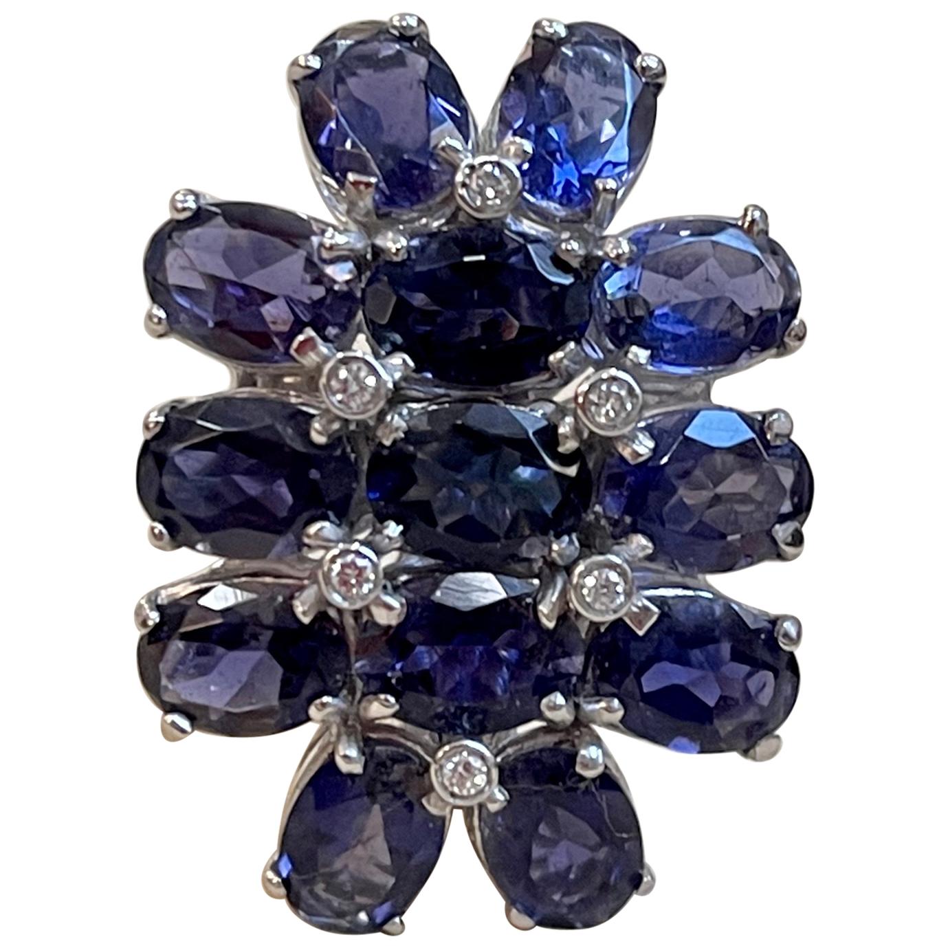 Anello cocktail con iolite naturale da 10 carati e diamanti in oro bianco da 18 carati Estate