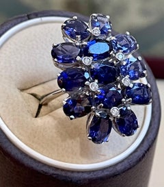 Anello cocktail con iolite naturale da 10 carati e diamanti in oro bianco da 18 carati Estate