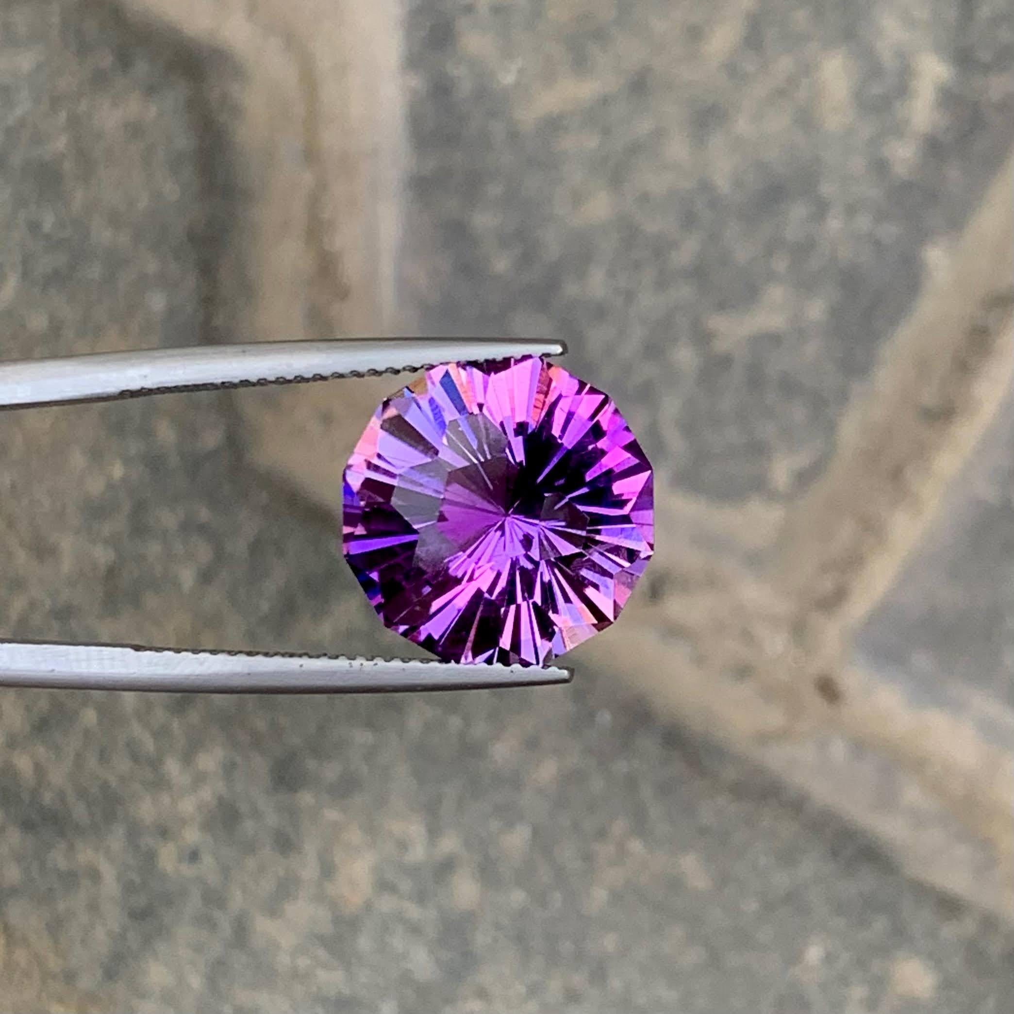 Peso 10,00 carati 
Dimensioni 14,5x14,6x10,0mn
Trattamento Nessuno
Origine Brasile 
Clarity Loup Clean 
Forma Taglio rotondo 




Questa ametista rosa viola naturale sfusa da 10 carati è una gemma straordinaria proveniente dalle ricche miniere del