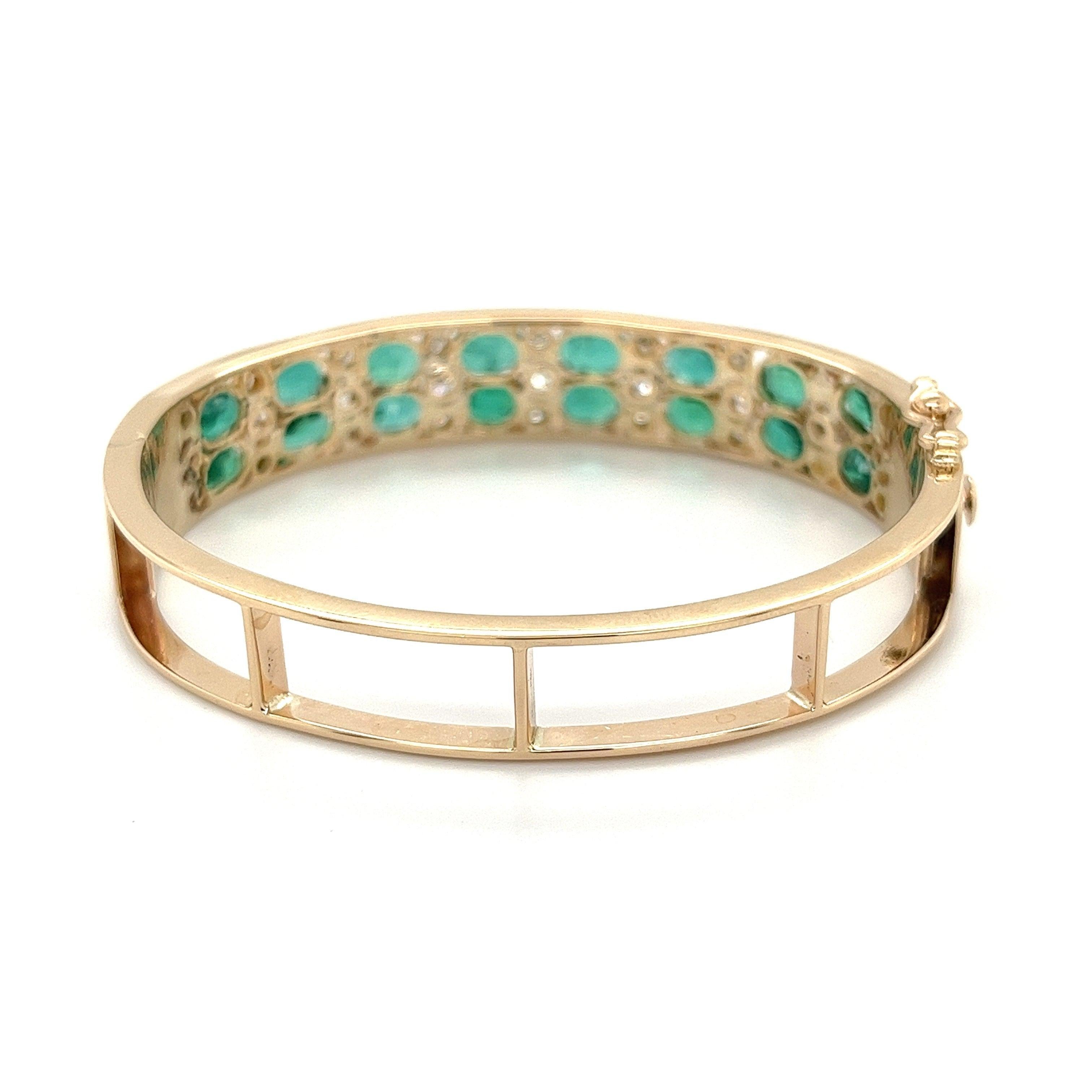 10 Karat Ovalschliff natürlicher Smaragd 2-reihiger Gold-Armreif im Käfigstil in 14k Gold im Zustand „Neu“ im Angebot in Miami, FL