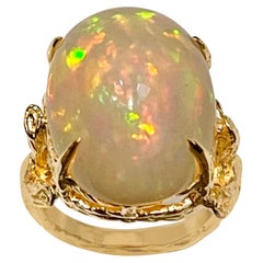 Bague cocktail en or jaune 14 carats avec opale éthiopienne de forme ovale de 10 carats