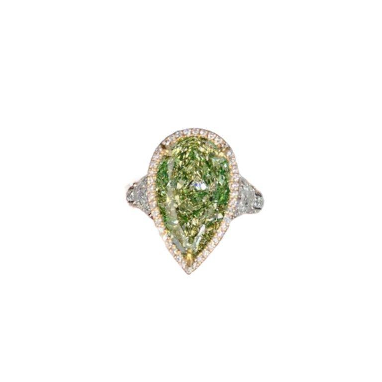 Certifié GIA

Diamant central :

Poids en carats : 10,01 carats
Couleur : Jaune verdâtre brunâtre
Clarté : SI1
Style : Coupe poire

Anneau :
Paramètres : 
Métal : or blanc 18 carats
Style : 
Poids en carats : 
Taille : Peut être ajustée à n'importe