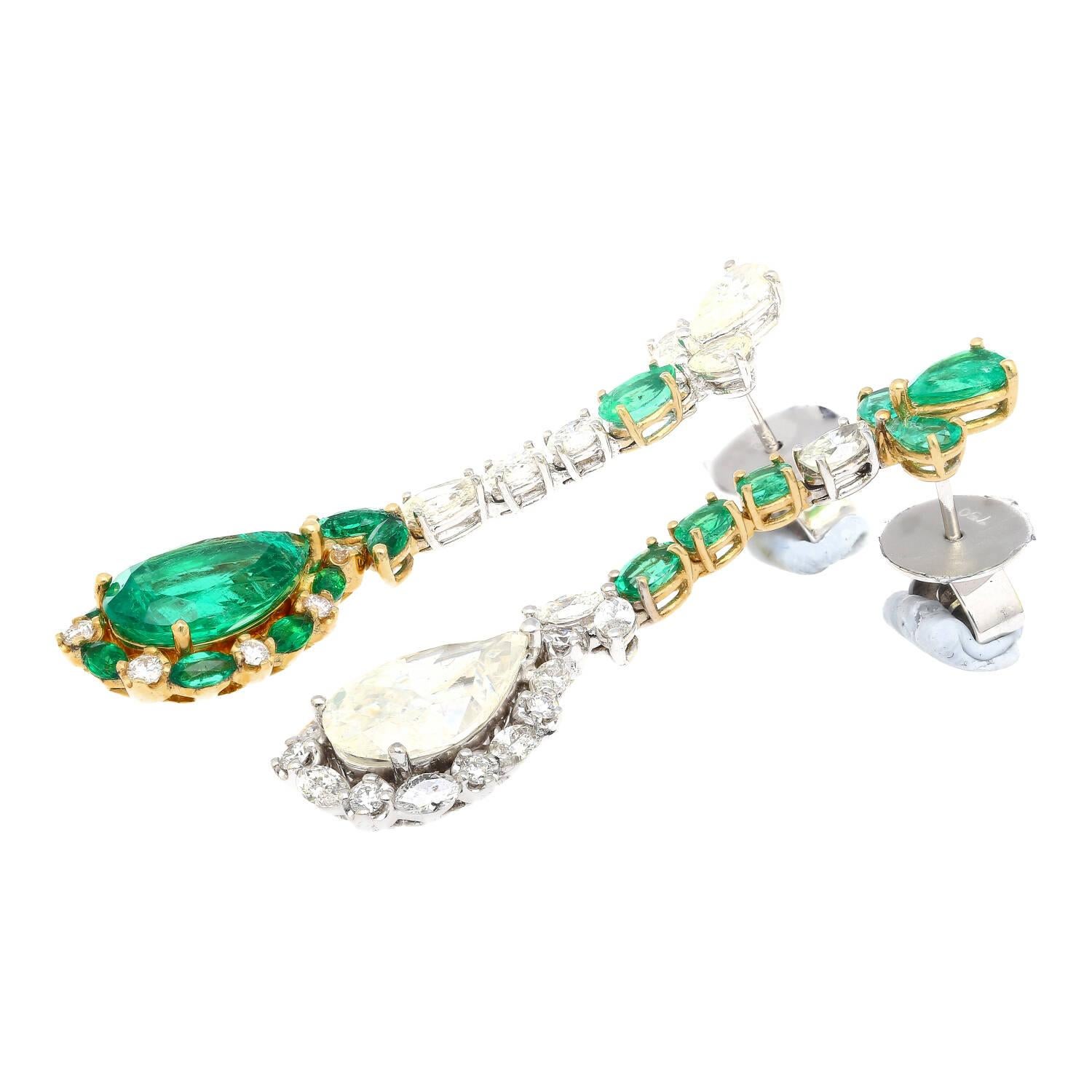 10 Karat verspiegelte Smaragd- und Diamant-Tropfen-Ohrringe aus 18 Karat Gold mit Birnenschliff (Tropfenschliff) im Angebot