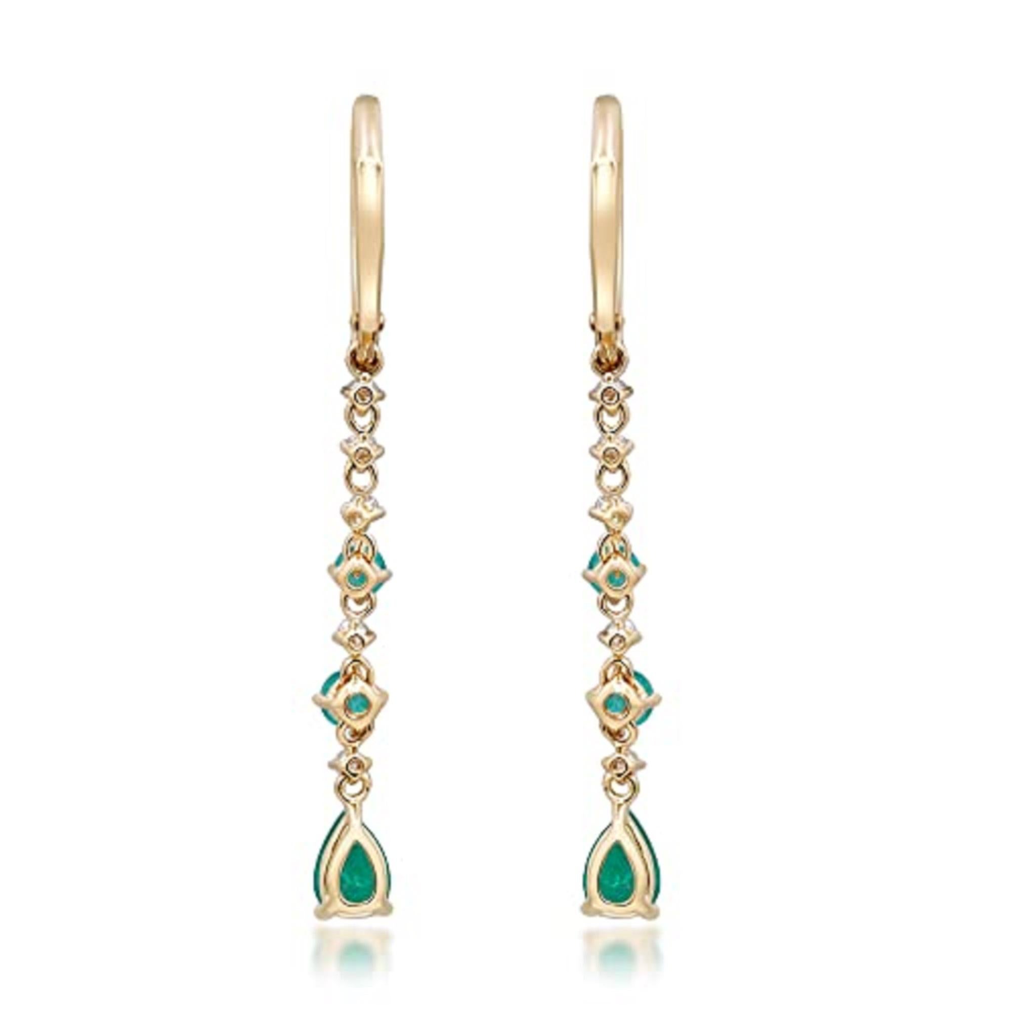 Pear Cut 1.0 carat Pear, Round-Cut Emerald With Diamond Accents 14K Yellow Gold Earring. For Sale