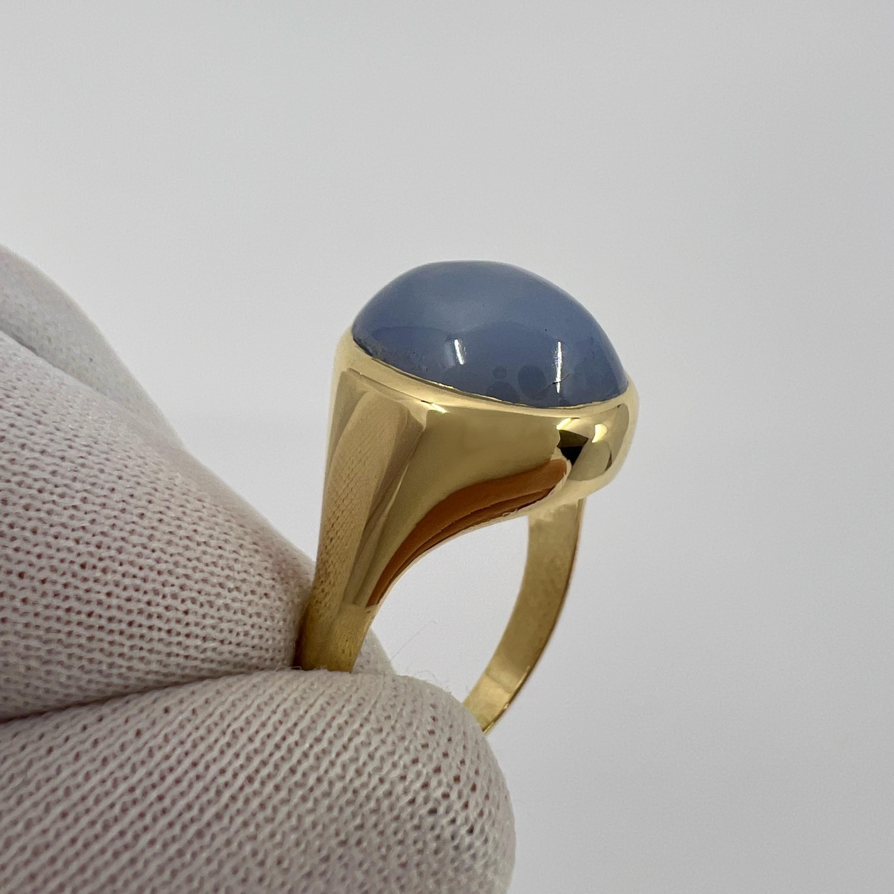 10 Carat Rare Vintage Van Cleef & Arpels Blue Sapphire 18k Gold Dome Signet Ring For Sale 3