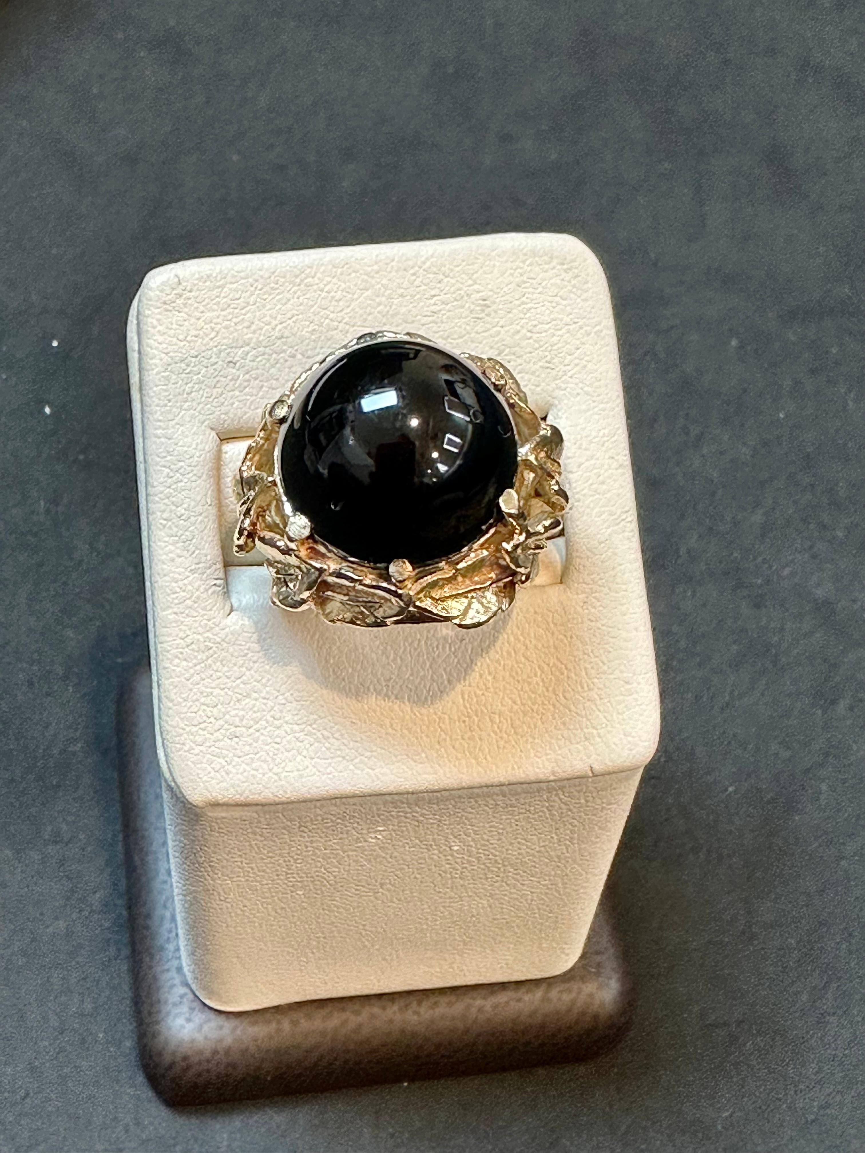 10 Carat Round Black Onyx Unisex Ring 14 Karat Yellow Gold Size 5.75 For Sale 2