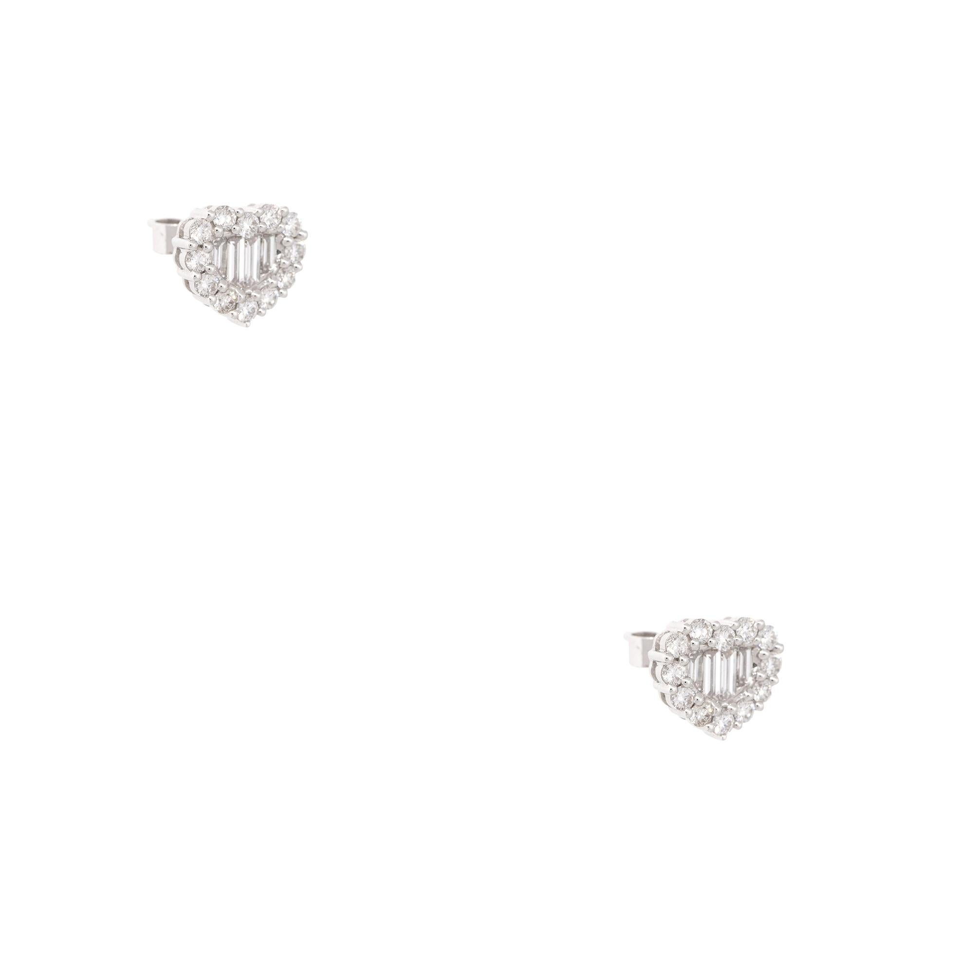 1.0 Carat Round Brilliant/Baguette Diamond Heart Stud Earrings 18 Karat in Stock In Excellent Condition For Sale In Boca Raton, FL