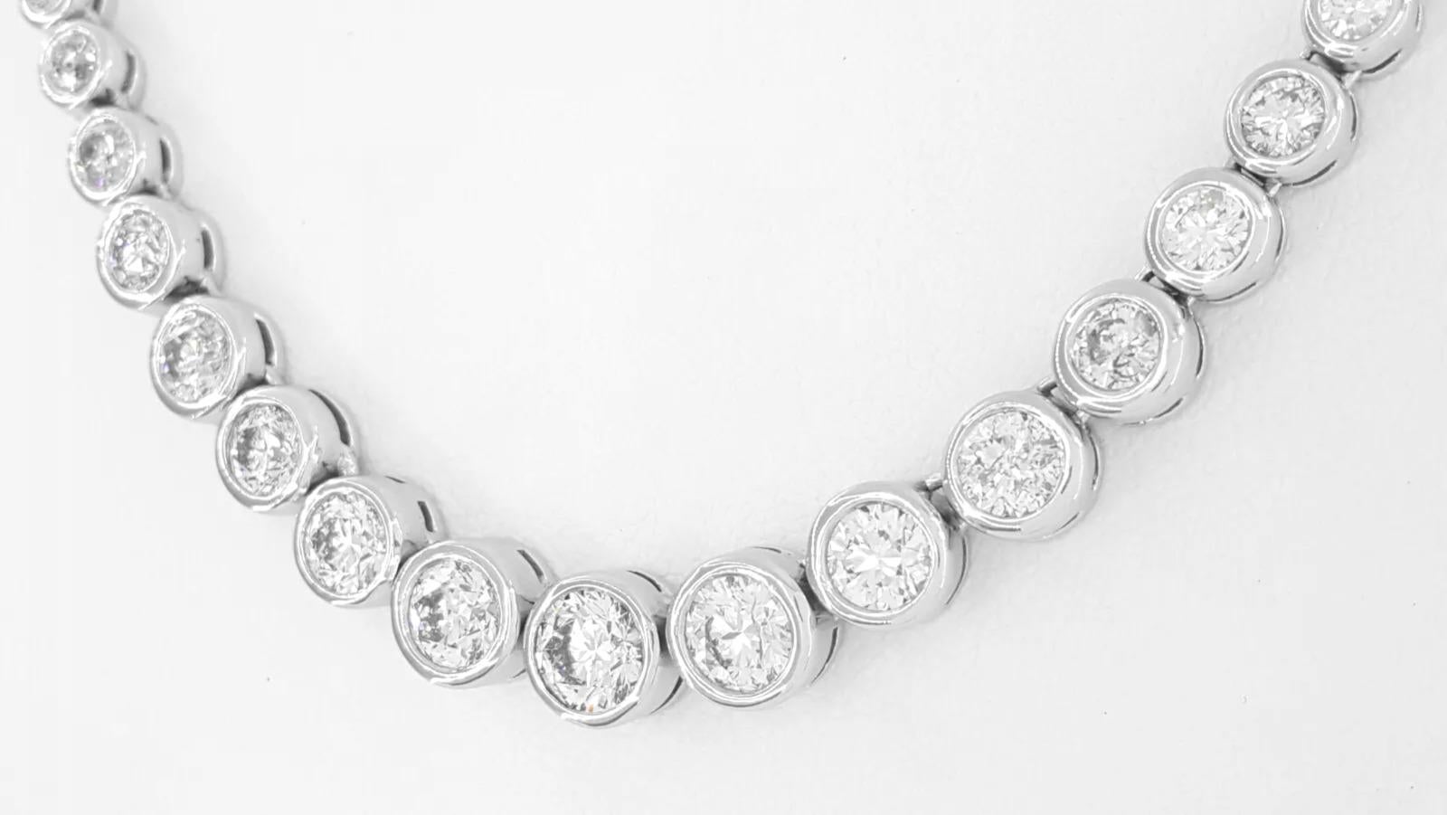 Collana in oro con castone di diamanti taglio brillante rotondo da 10 carati In condizioni Nuovo in vendita a Chicago, IL