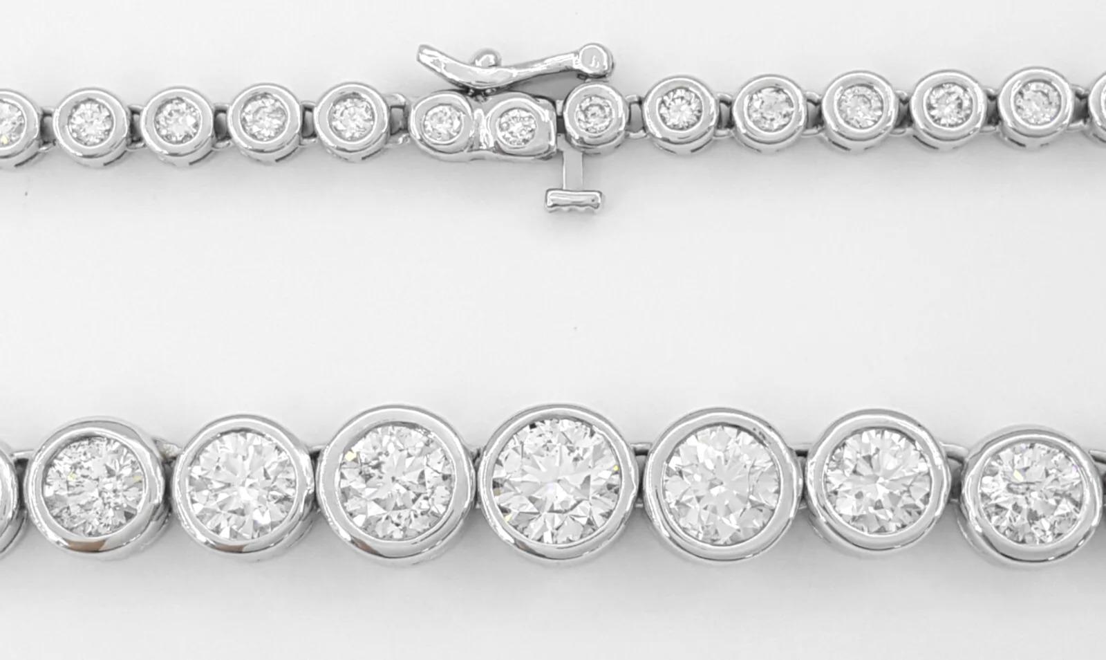 da uomo o donna Collana in oro con castone di diamanti taglio brillante rotondo da 10 carati in vendita