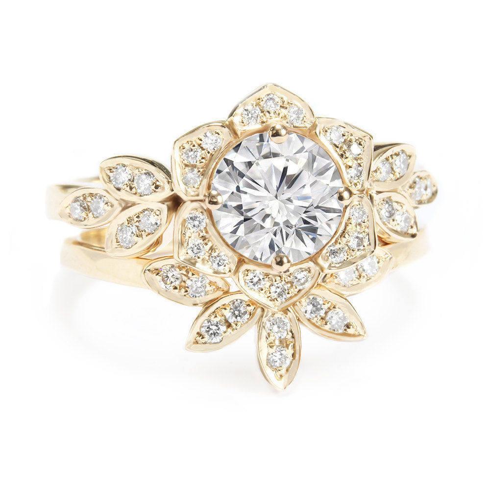 Victorian 1.0 Carat Round Moissanite Floral Vintage Engagement Ring Set 