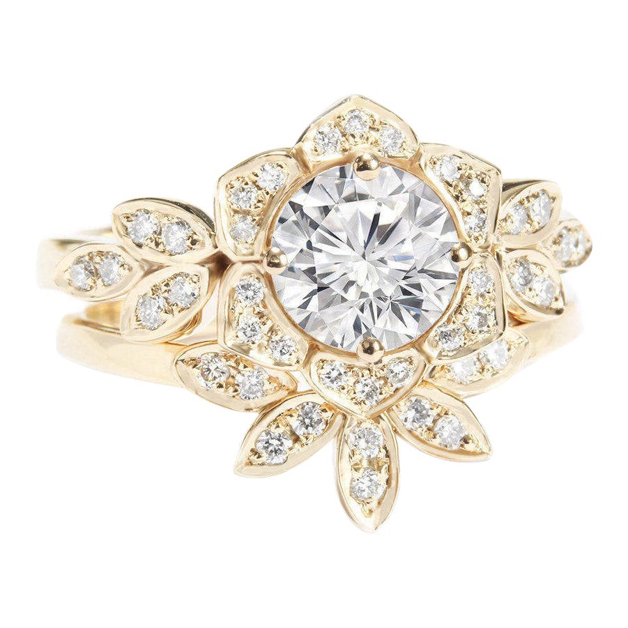 1.0 Carat Round Moissanite Floral Vintage Engagement Ring Set "Lily Flower" For Sale