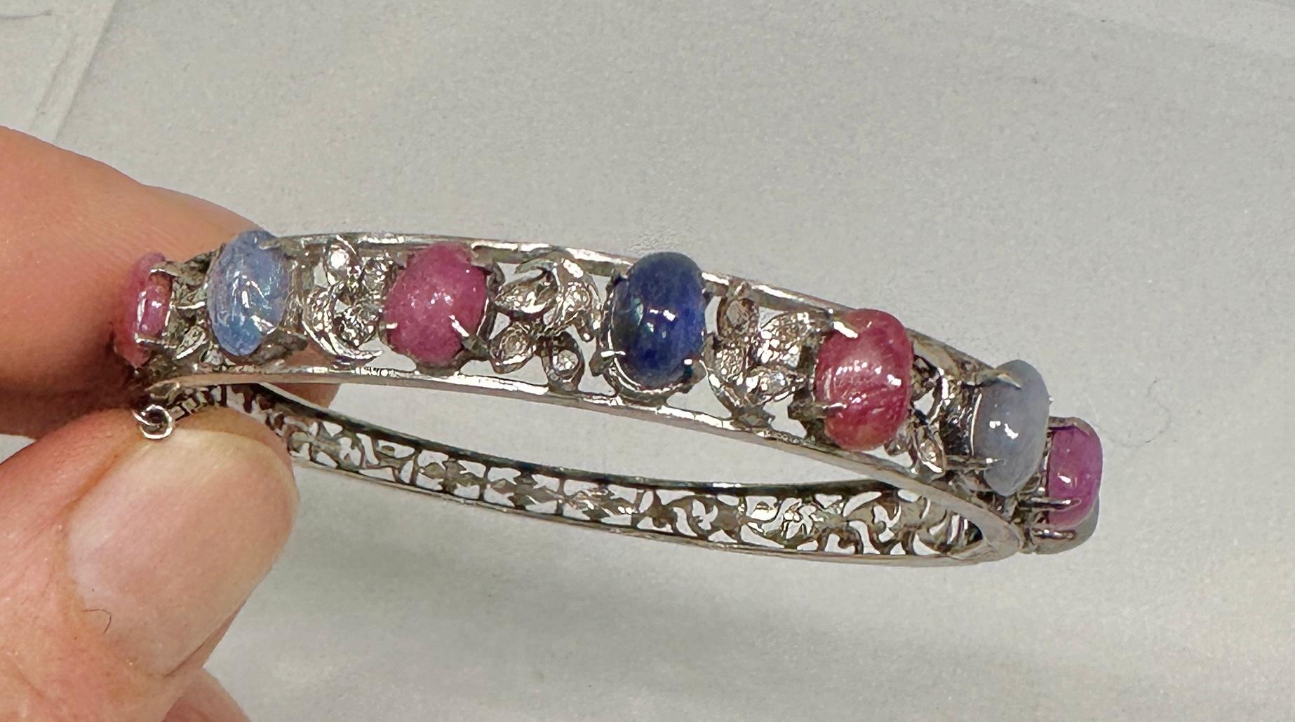 Bracelet étoile en saphirs rouges et bleus naturels de 10 carats et diamants taille vieille mine en vente 2