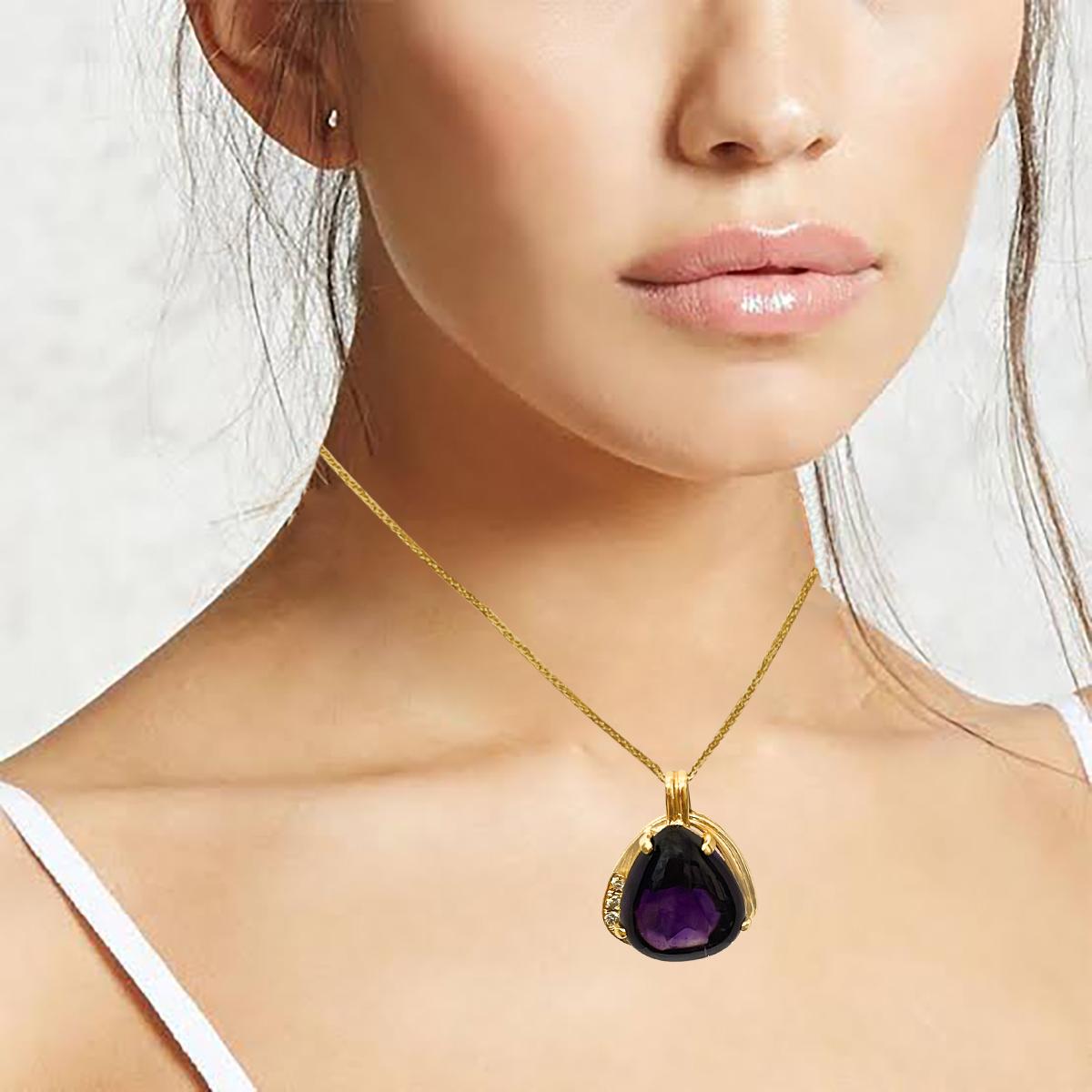 10 Carat Tear Drop Amethyst and Diamonds Pendent Necklace 18 Karat Yellow Gold In Excellent Condition For Sale In New York, NY