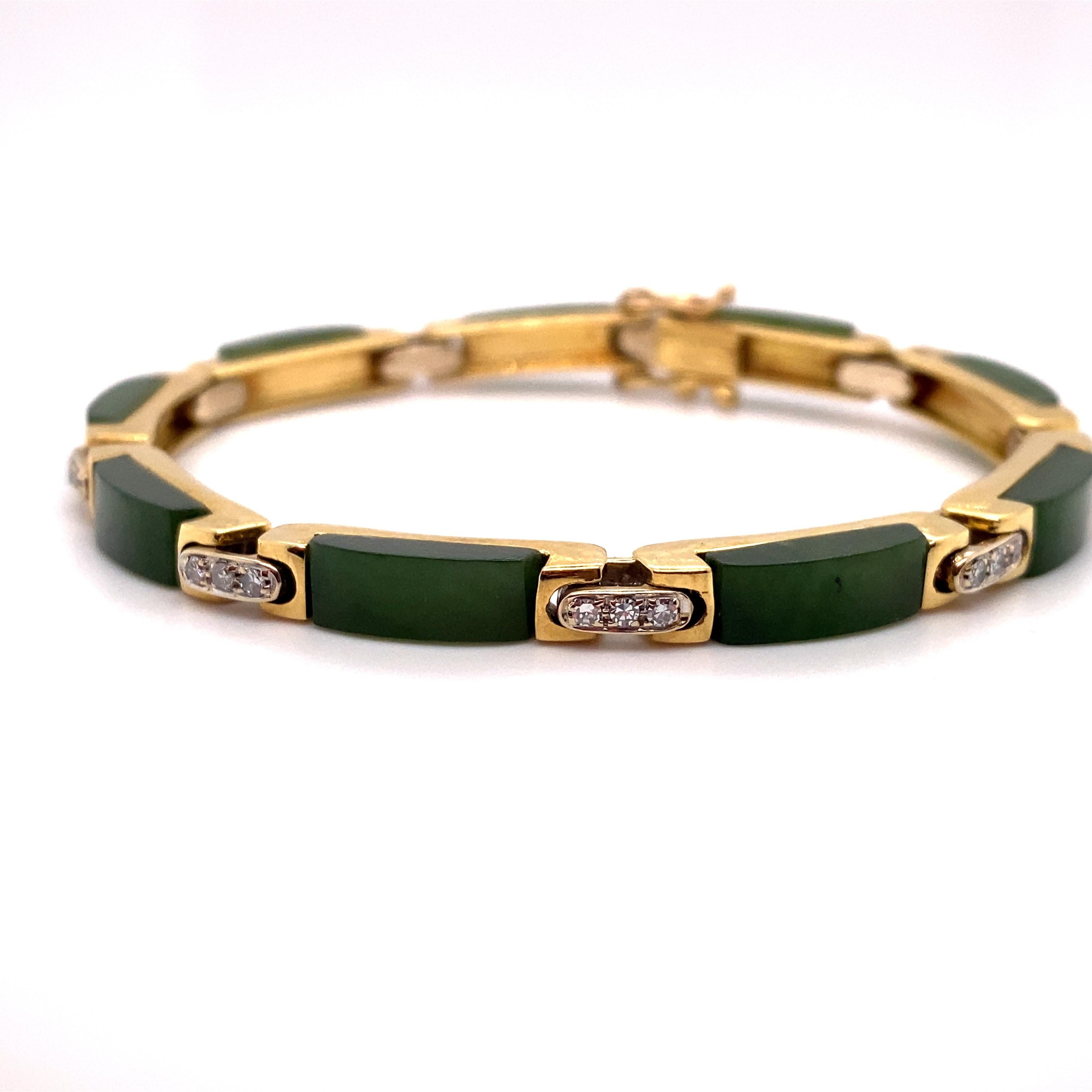 Retro 10 Carat Total Jade and Diamond Link Bracelet in 18 Karat Yellow Gold For Sale