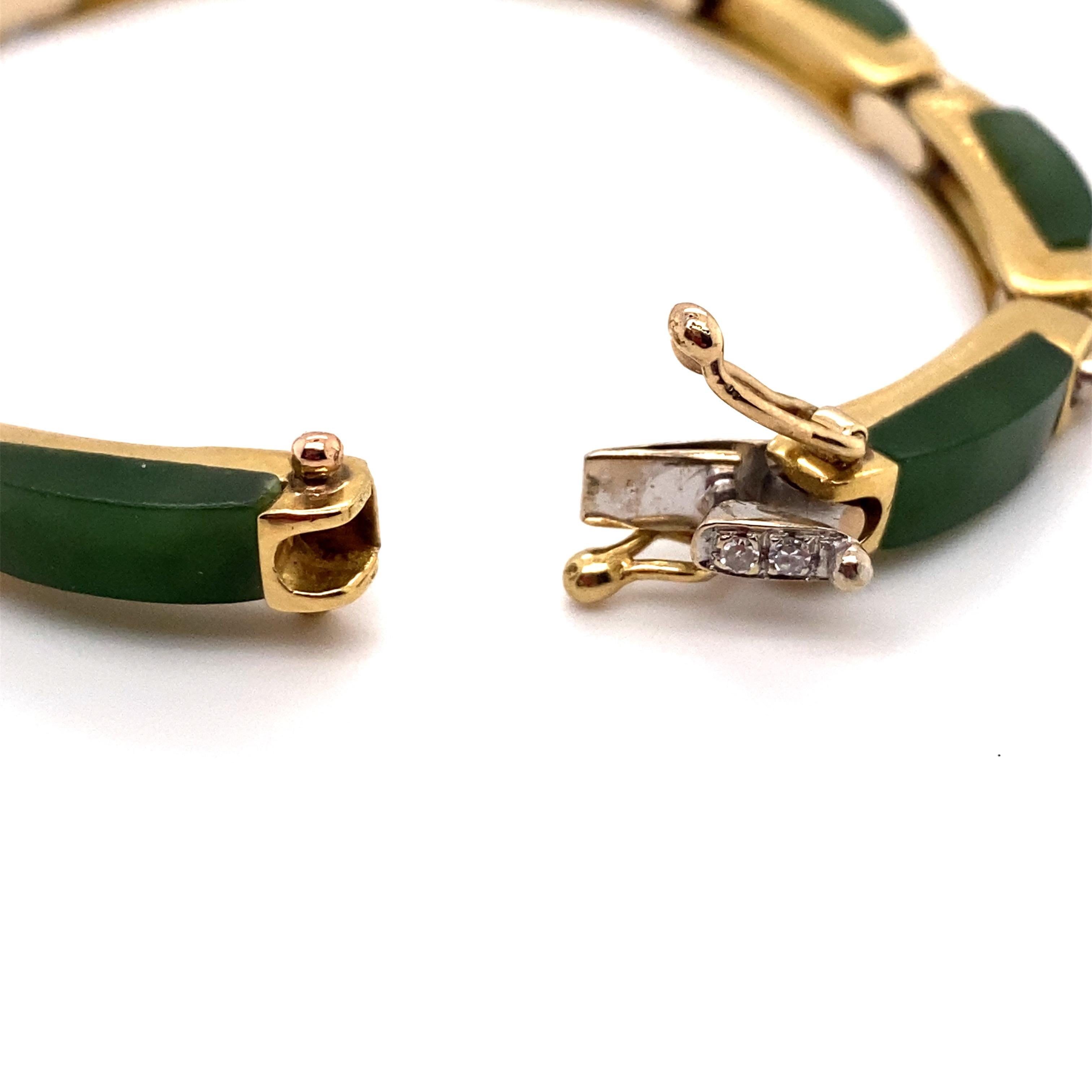 Round Cut 10 Carat Total Jade and Diamond Link Bracelet in 18 Karat Yellow Gold For Sale