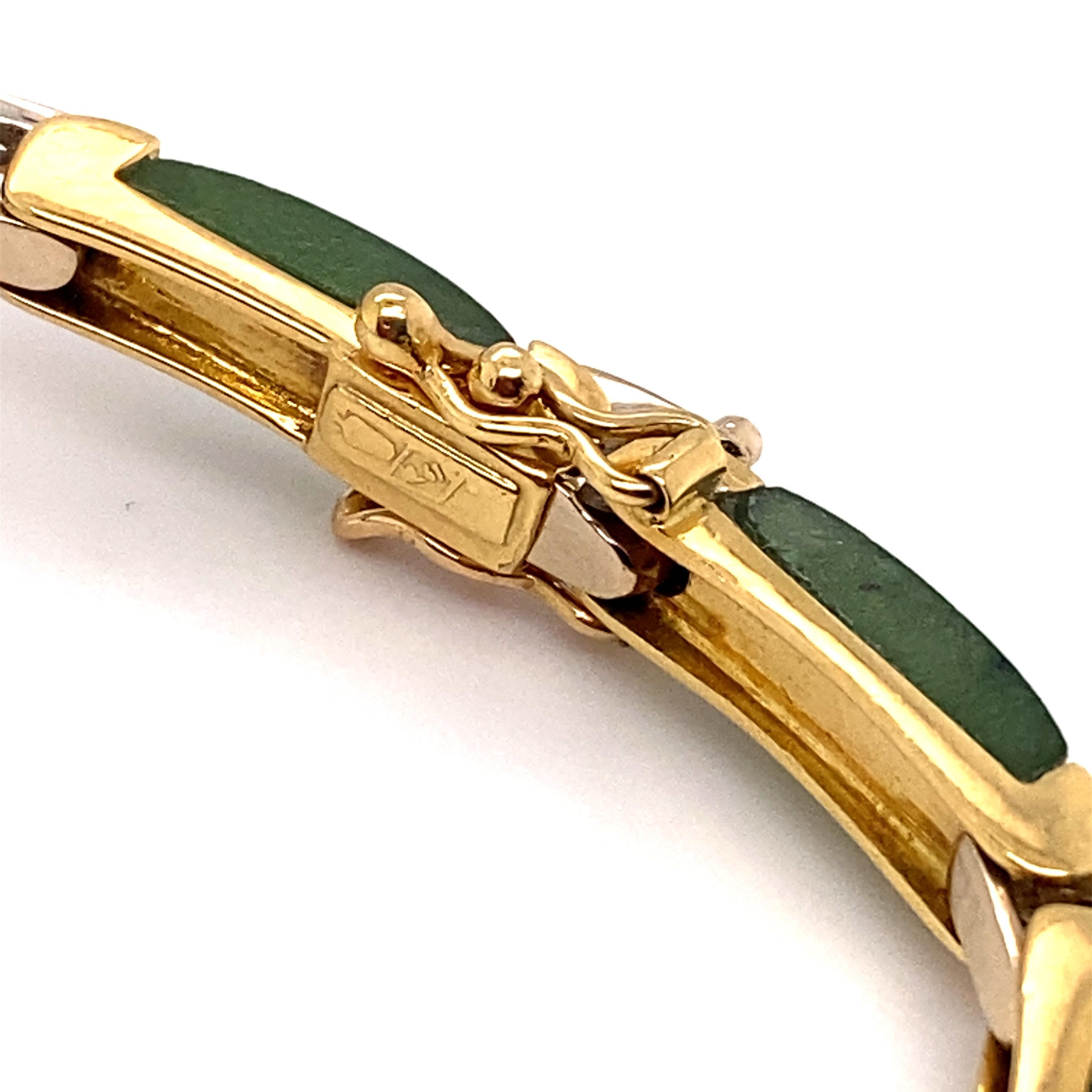 10 Carat Total Jade and Diamond Link Bracelet in 18 Karat Yellow Gold In Excellent Condition For Sale In Atlanta, GA