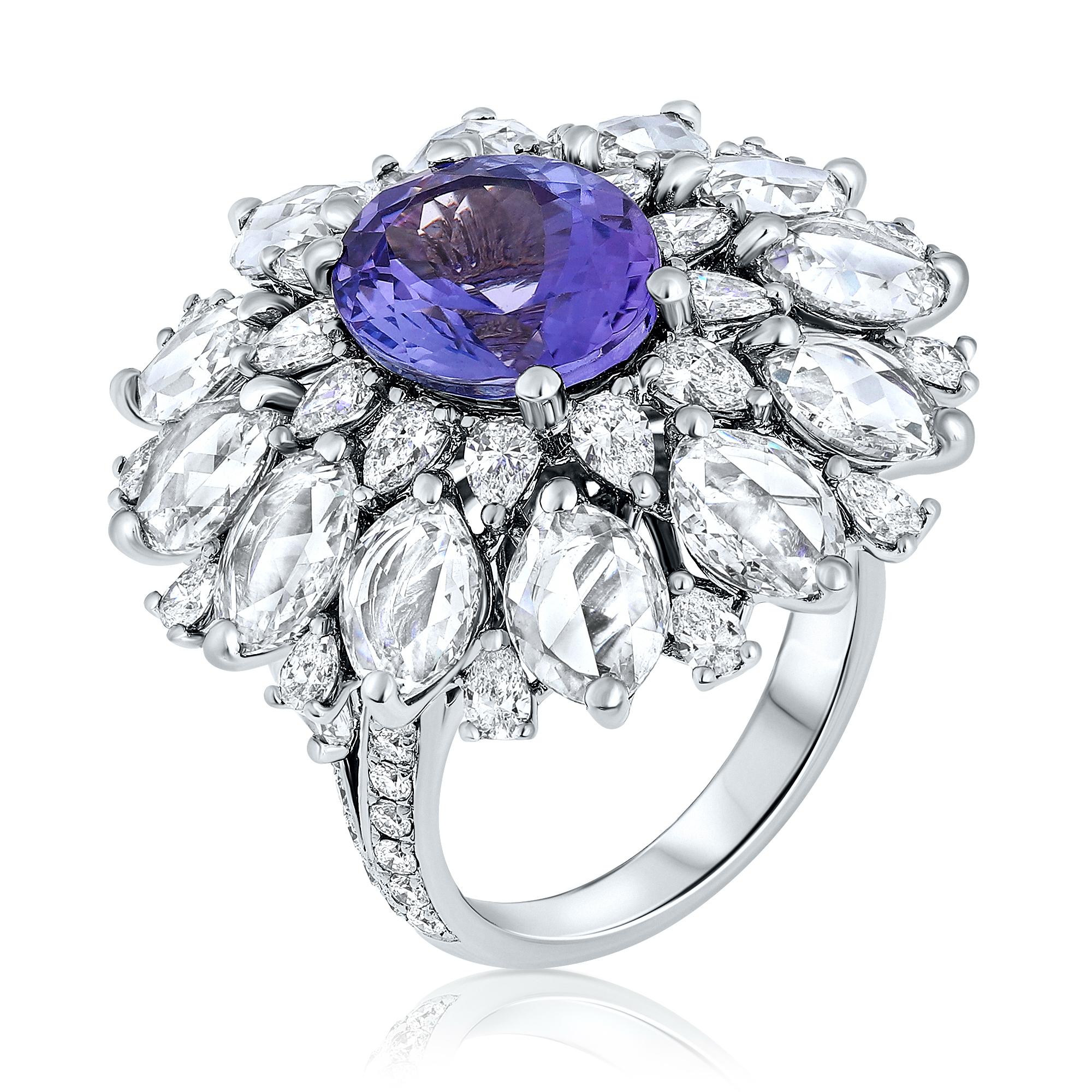 Victorien Bague cocktail en or 18 carats de 10 carats de Tanzanite mauve ovale et de diamants en vente