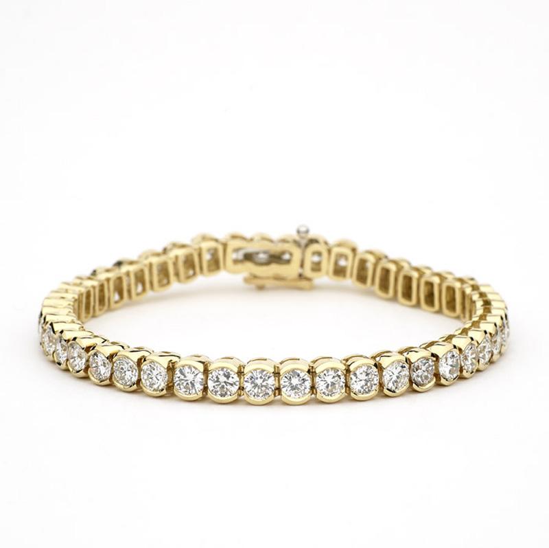 Le bracelet est fabriqué sur commande afin de s'adapter parfaitement à la taille de votre poignet. Veuillez prévoir un délai de 3 à 6 semaines. Si vous en avez besoin pour une date particulière, plus proche, faites-le nous savoir et nous vous dirons