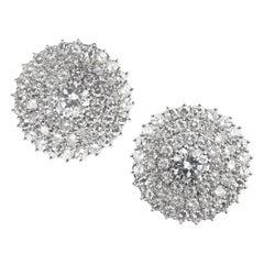 Boucles d'oreilles en diamant de 10 carats à triple halo et taille ronde et brillante