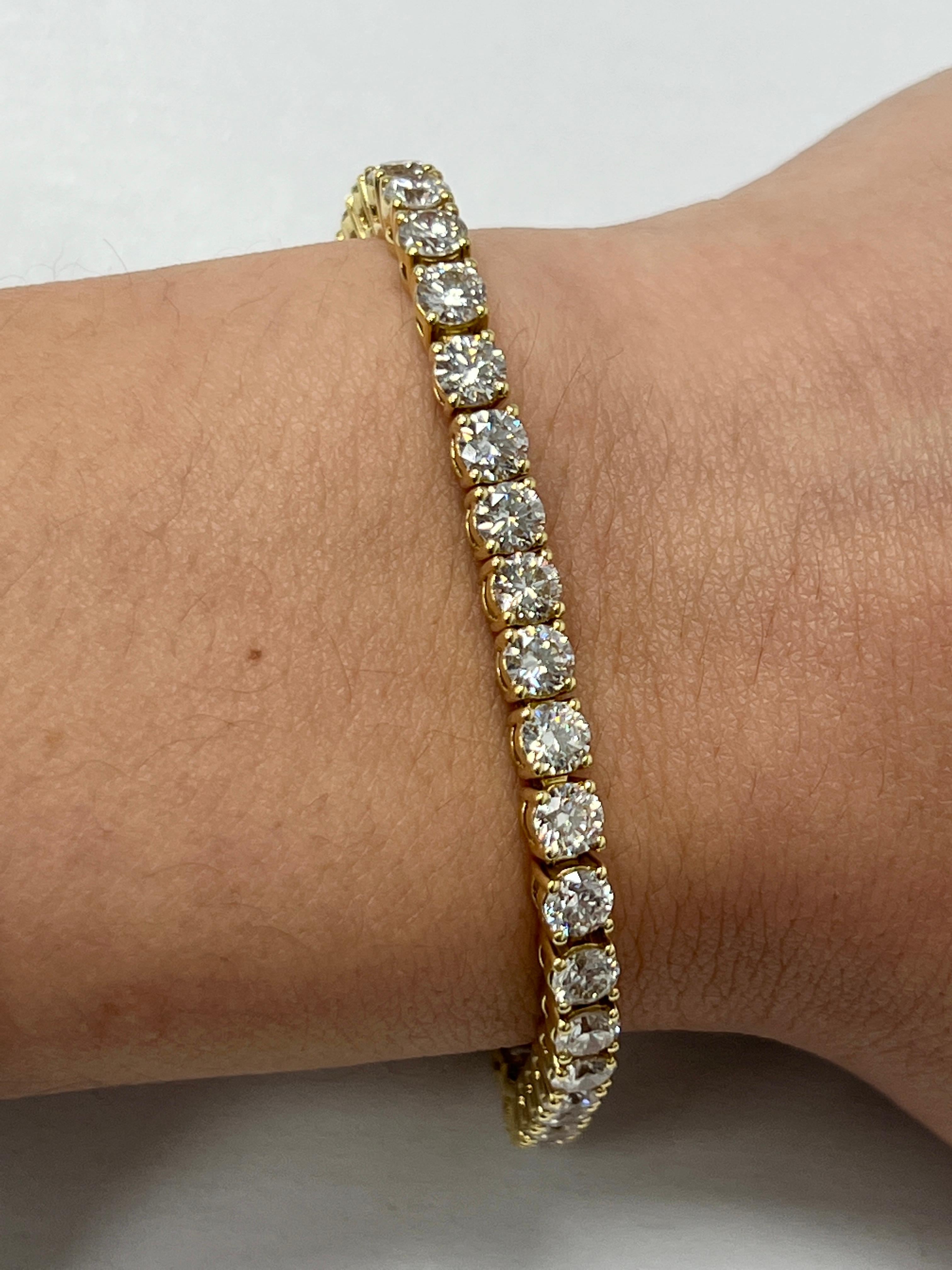 Modern 10 Carat Yellow Gold Diamond Bracelet For Sale
