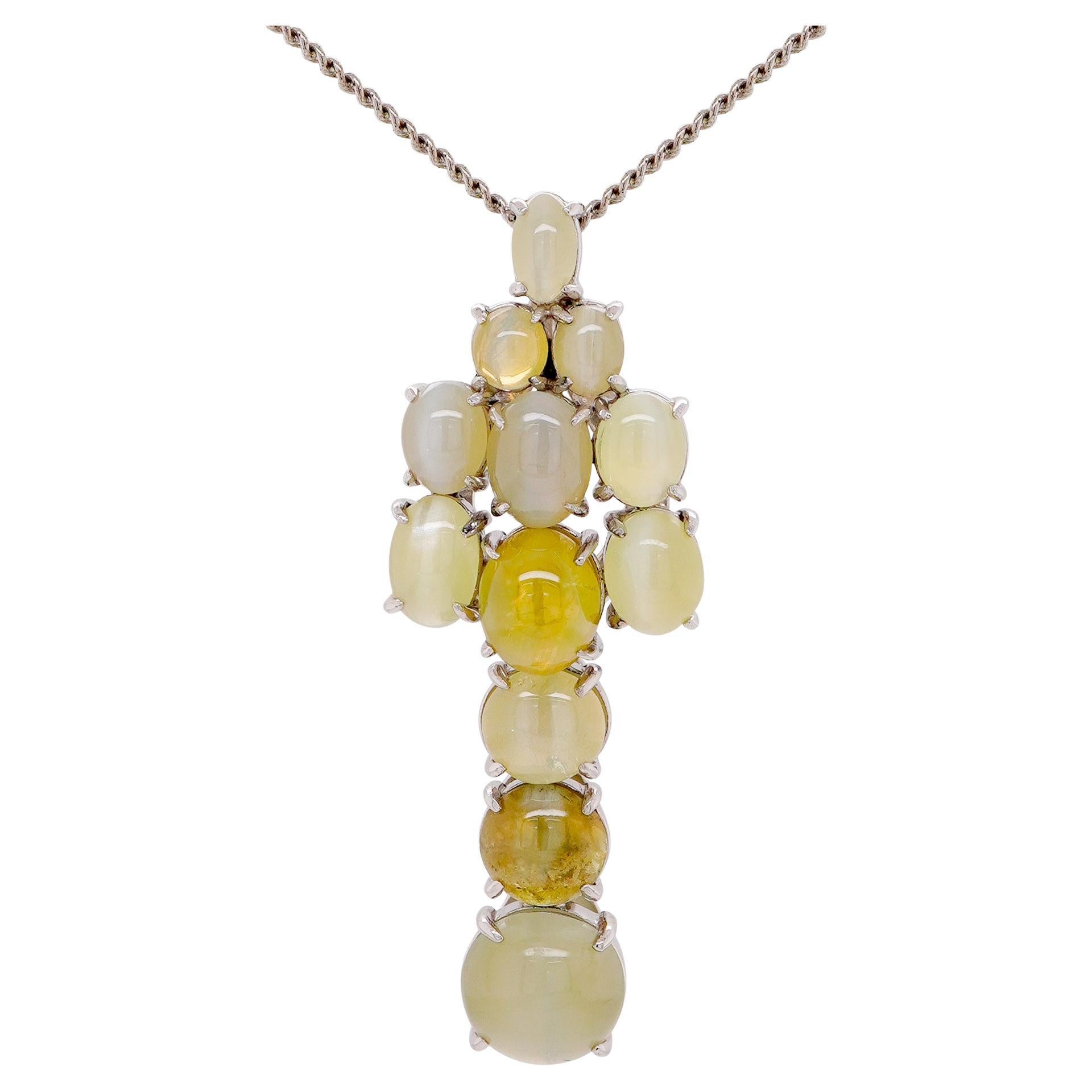 10 Carats Cats Eye Lucky Pendant 18K