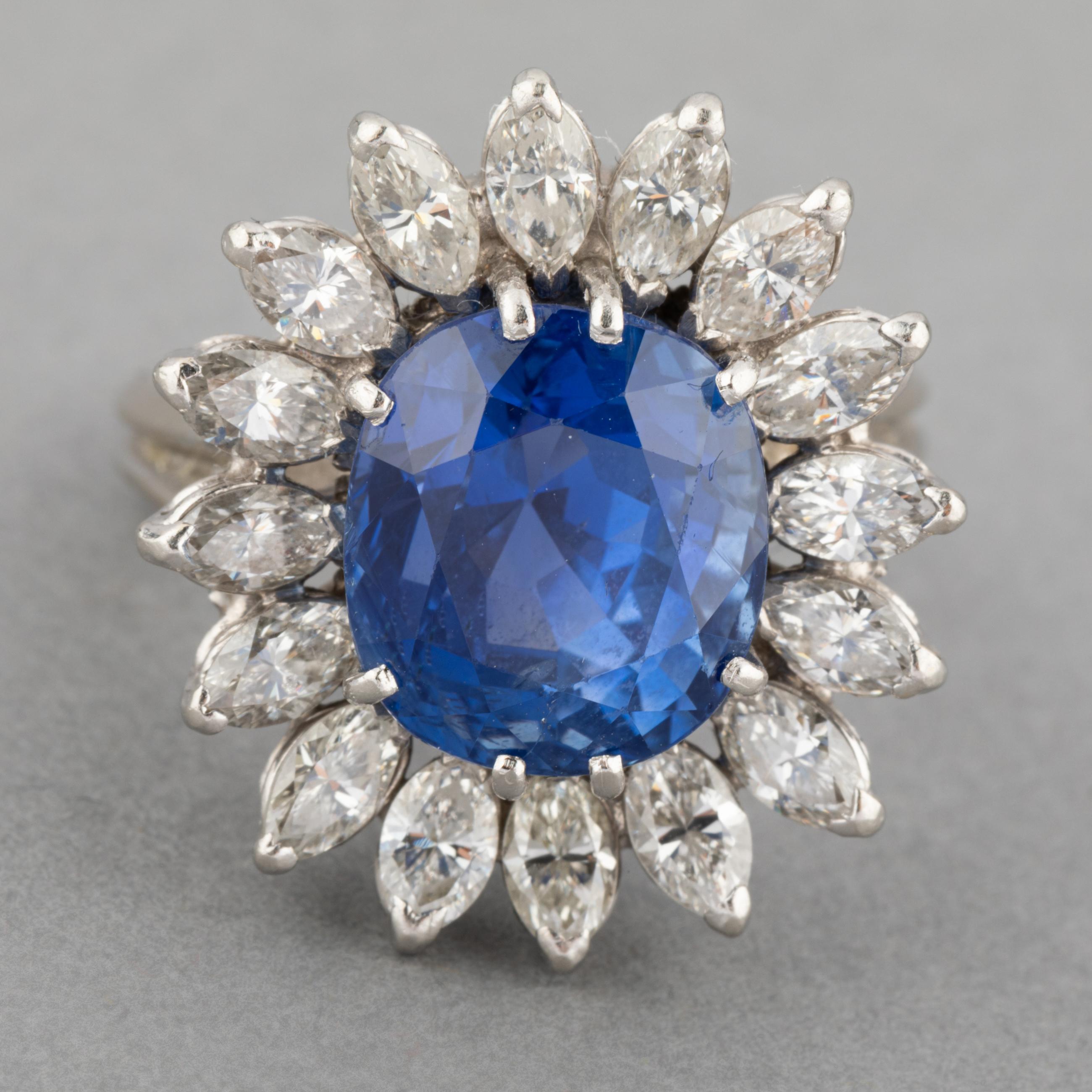 Cushion Cut 10 Carats Ceylan Sapphire and Diamonds Vintage Ring For Sale