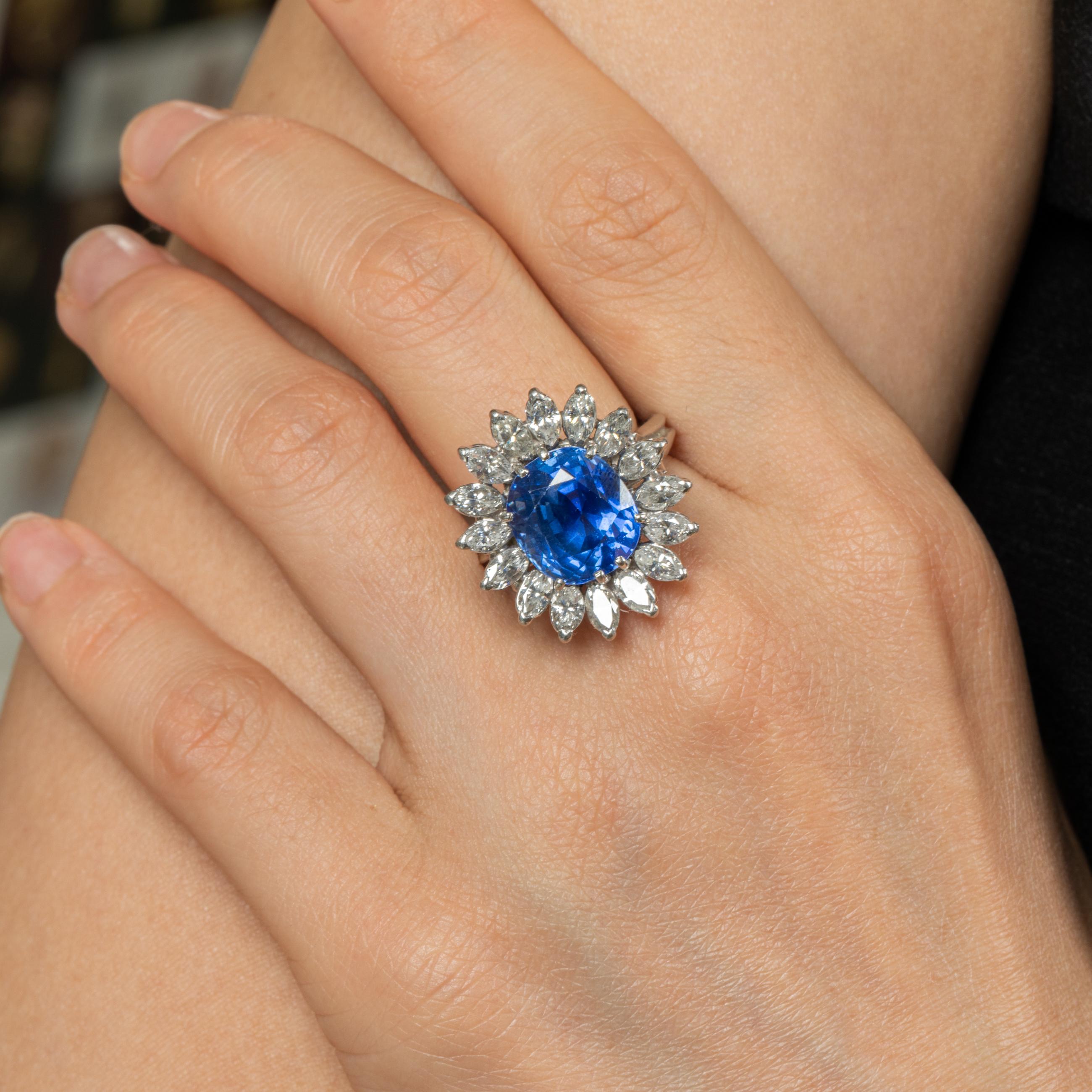 10 Carats Ceylan Sapphire and Diamonds Vintage Ring For Sale 2
