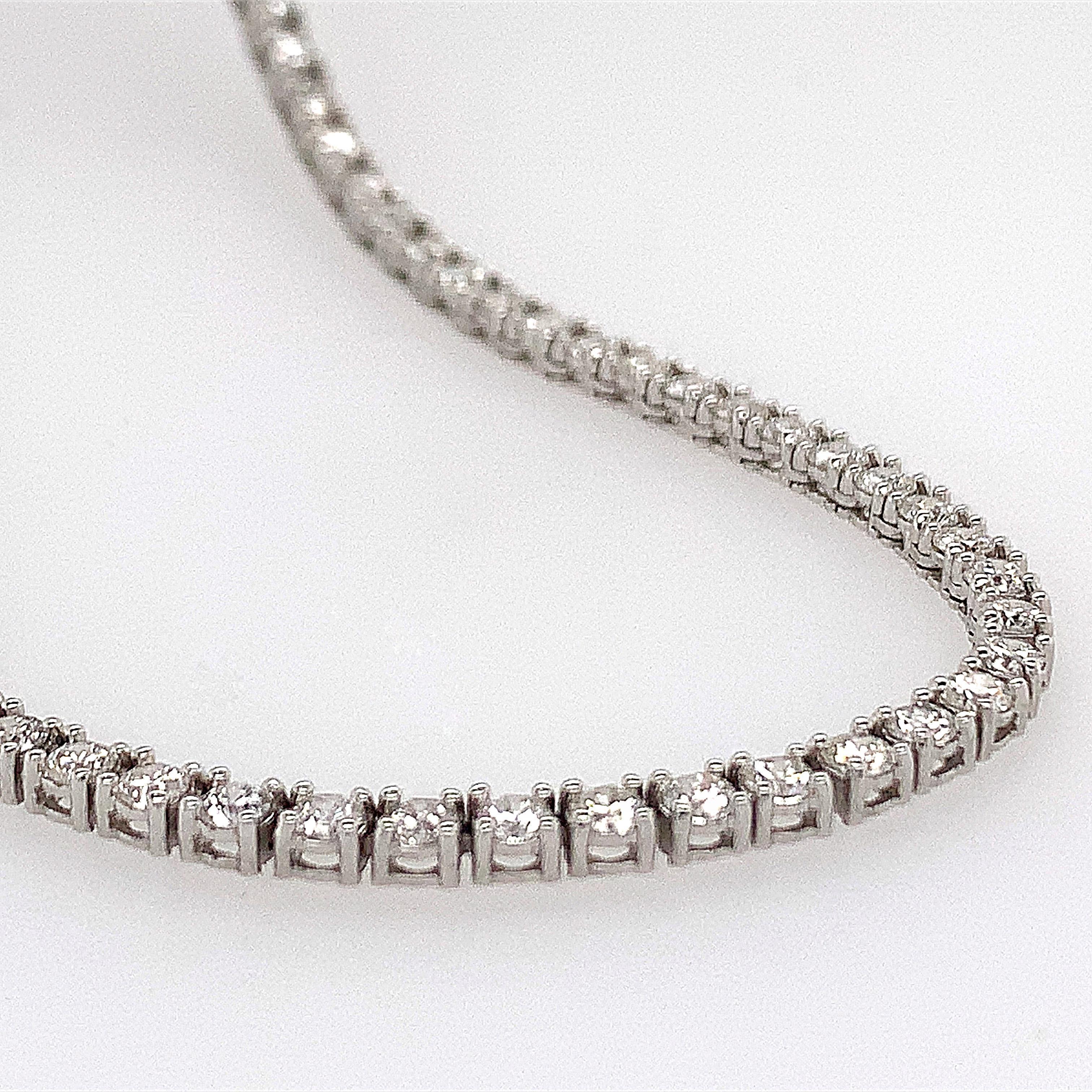 Round Cut 10 Carats Diamond Riviera Necklace For Sale