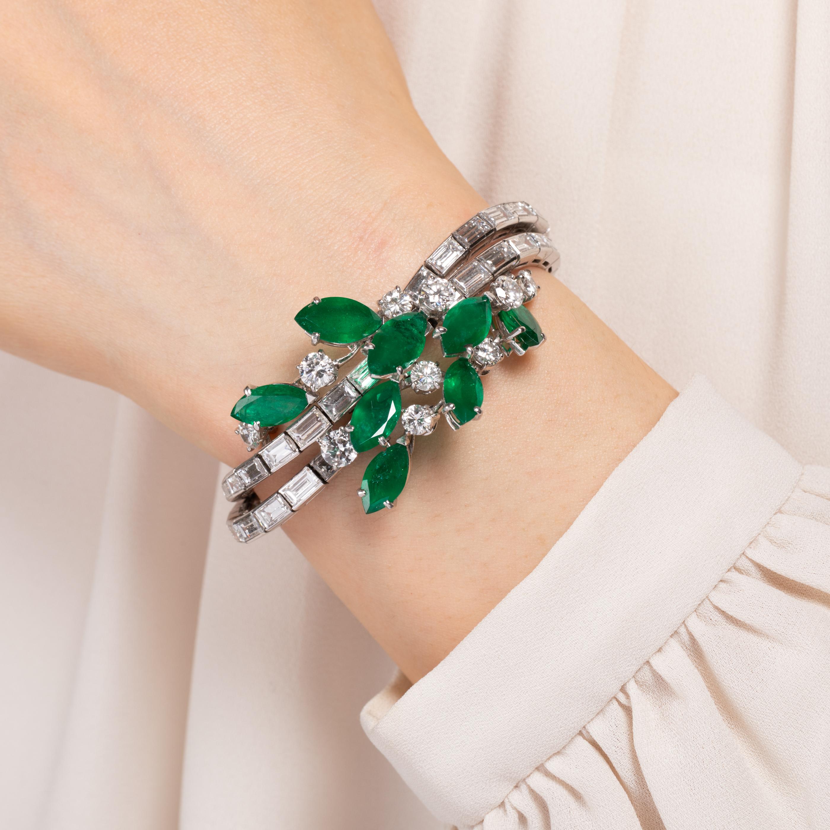 One very beautiful bracelet, French vintage made.
Made in platinum (dog head hallmarks) and set with quality diamonds and emeralds.
The diamonds weights 10 carats at least and the emeralds 10 carats approximately.
The size is 14 cm
Total weight: