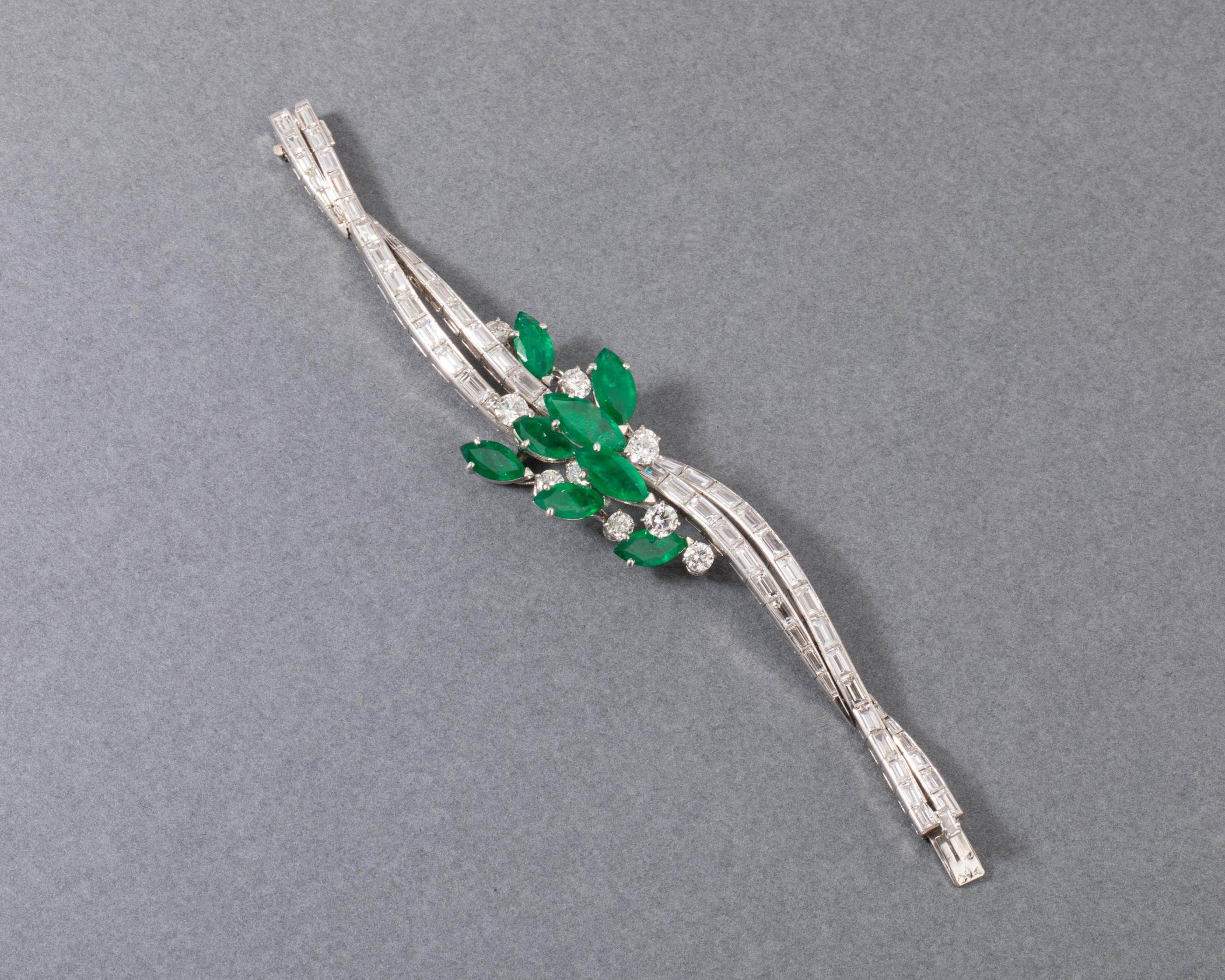 10 Carats Diamonds and 10 Carats Emeralds French Vintage Bracelet For Sale 2