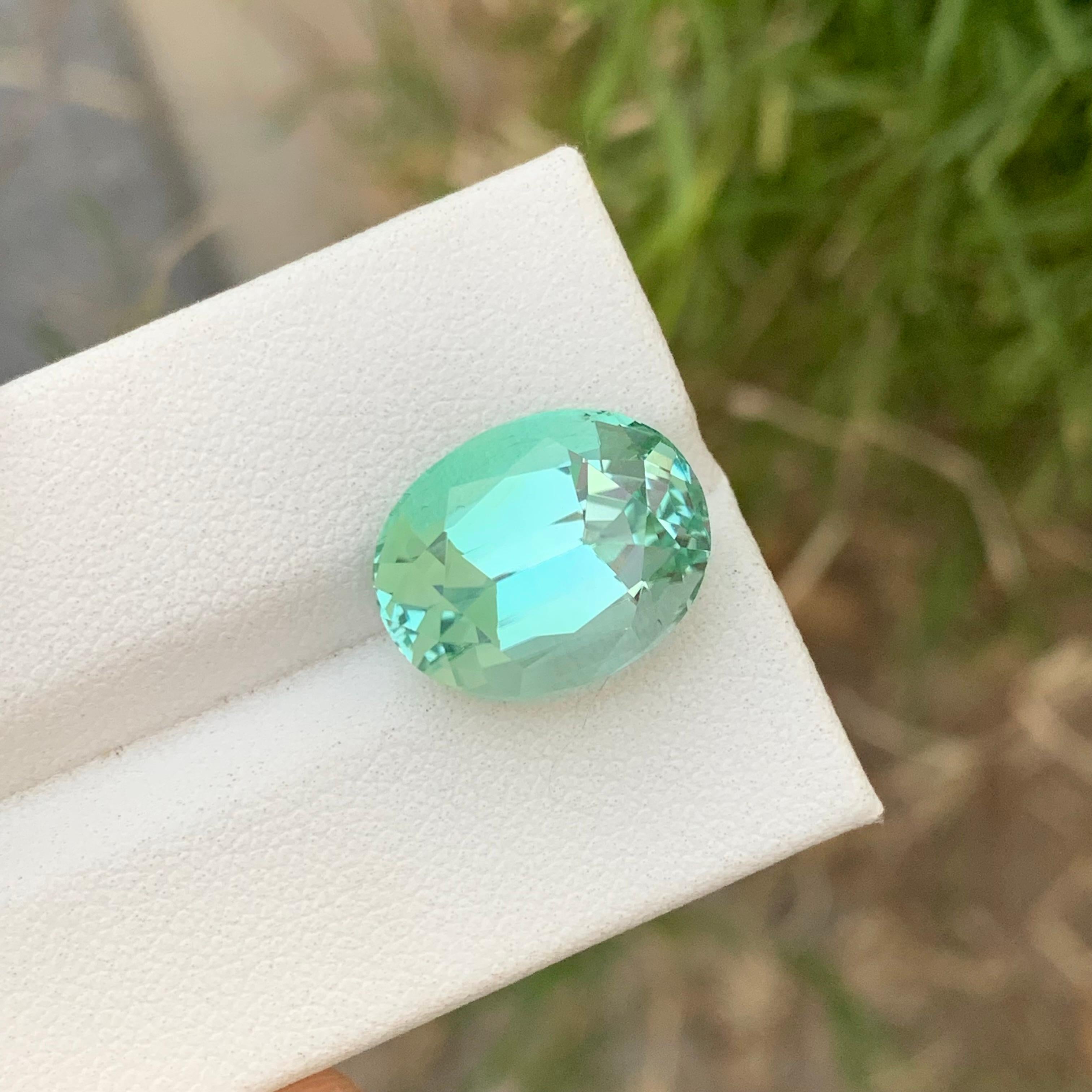 10 Carats Loupe Clean Loose Green Sea foam Toumaline Ring Gemstone For Sale 4
