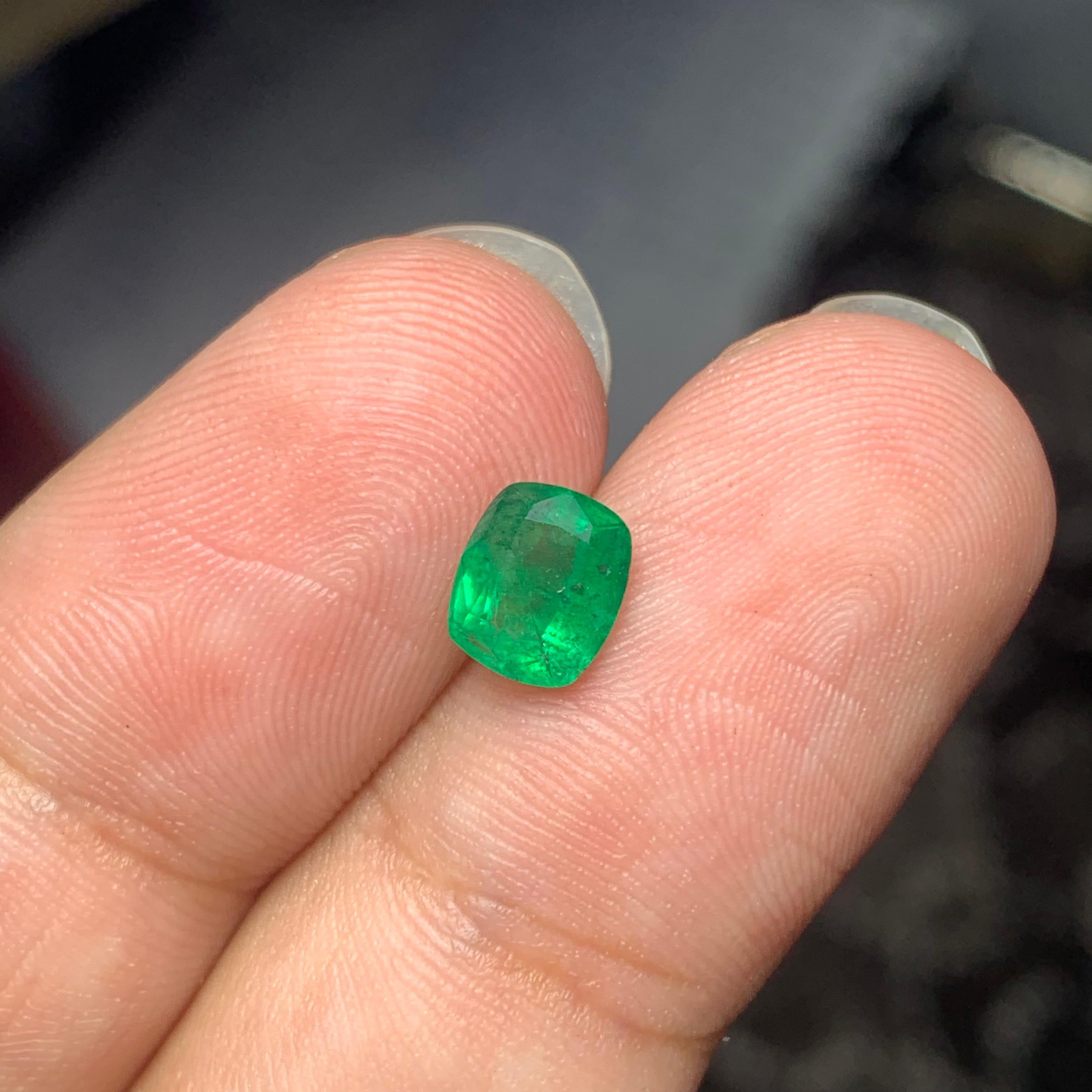 1.0 Carats Natural Loose Green Emerald Ring Gemstone From Swat Mine Cushion Cut 5