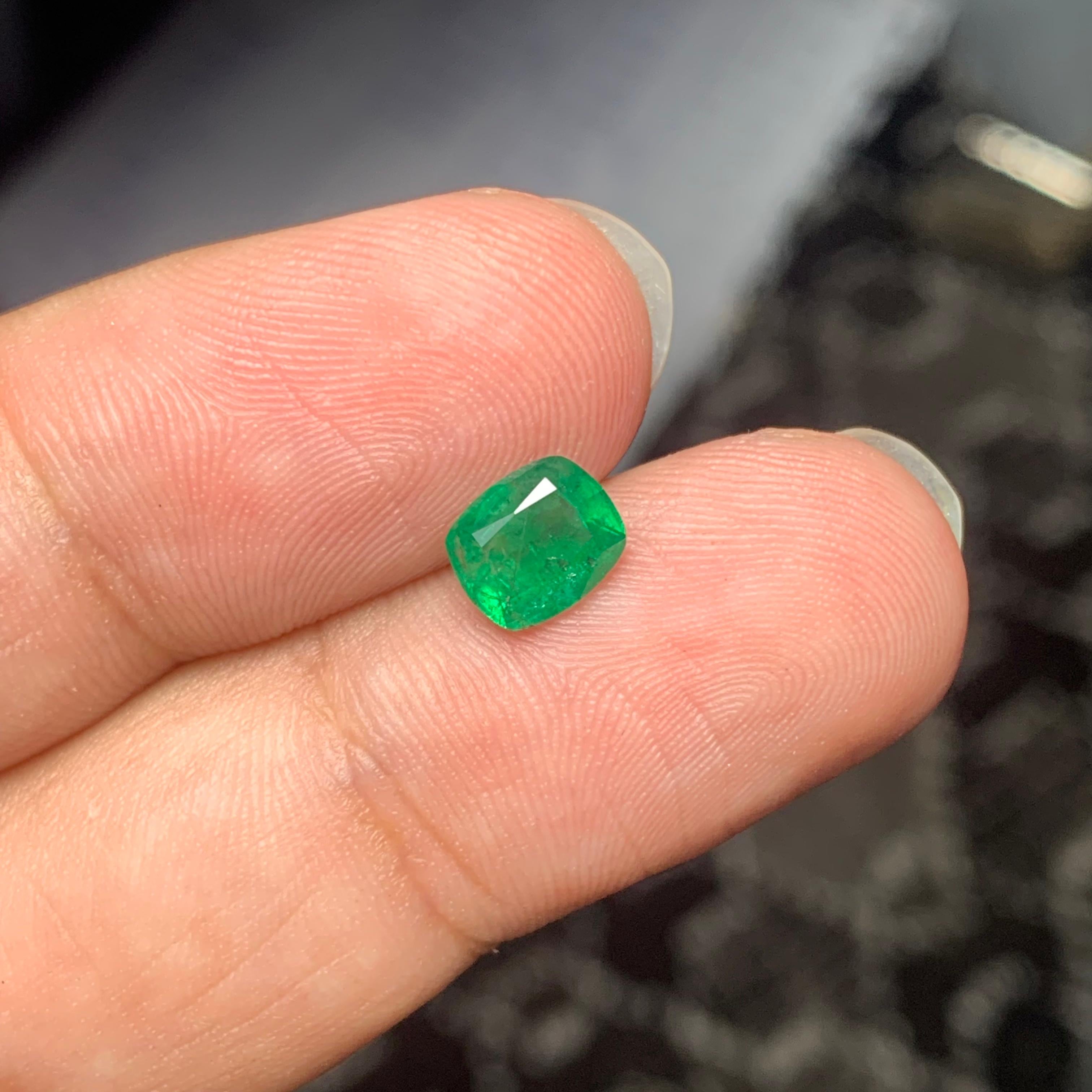 1.0 Carats Natural Loose Green Emerald Ring Gemstone From Swat Mine Cushion Cut 3