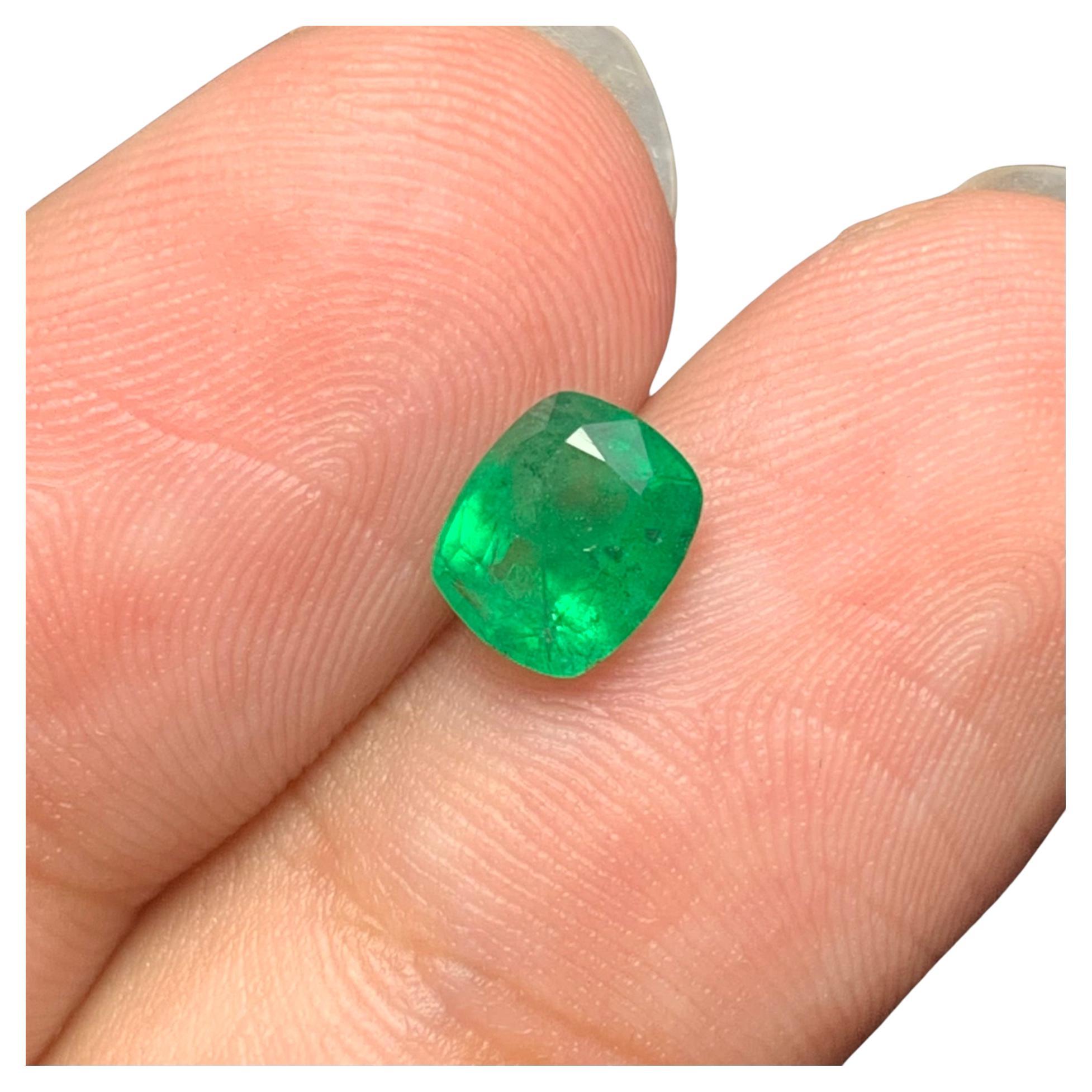 1.0 Carats Natural Loose Green Emerald Ring Gemstone From Swat Mine Cushion Cut