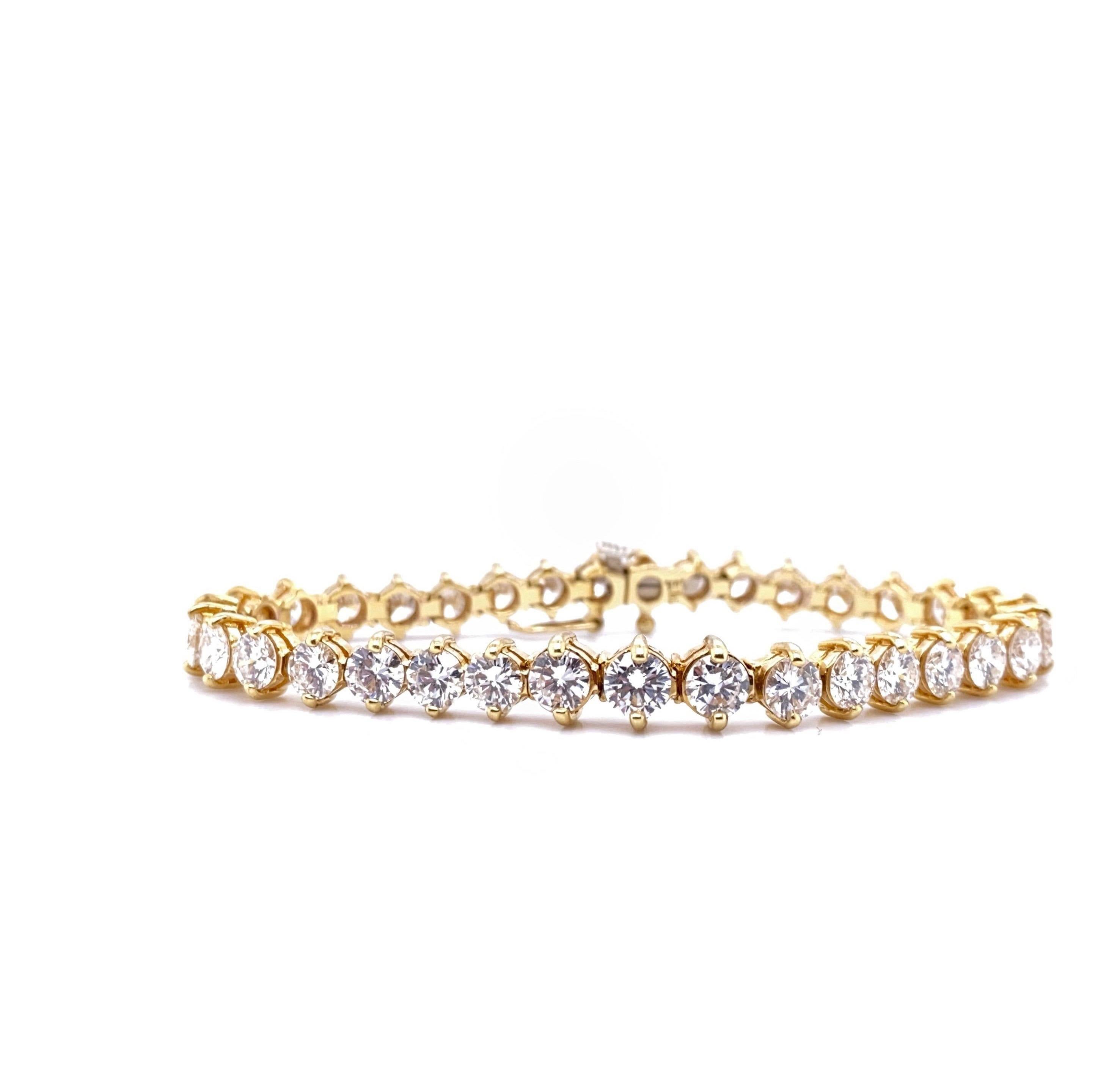 Approximately 11 Carats of magnificent perfectly cut diamonds in D-F color vvs - vs clarity.
Set in 18k gold. This delicate bracelet features remarkable craftsmanship evident in the setting of the stones
