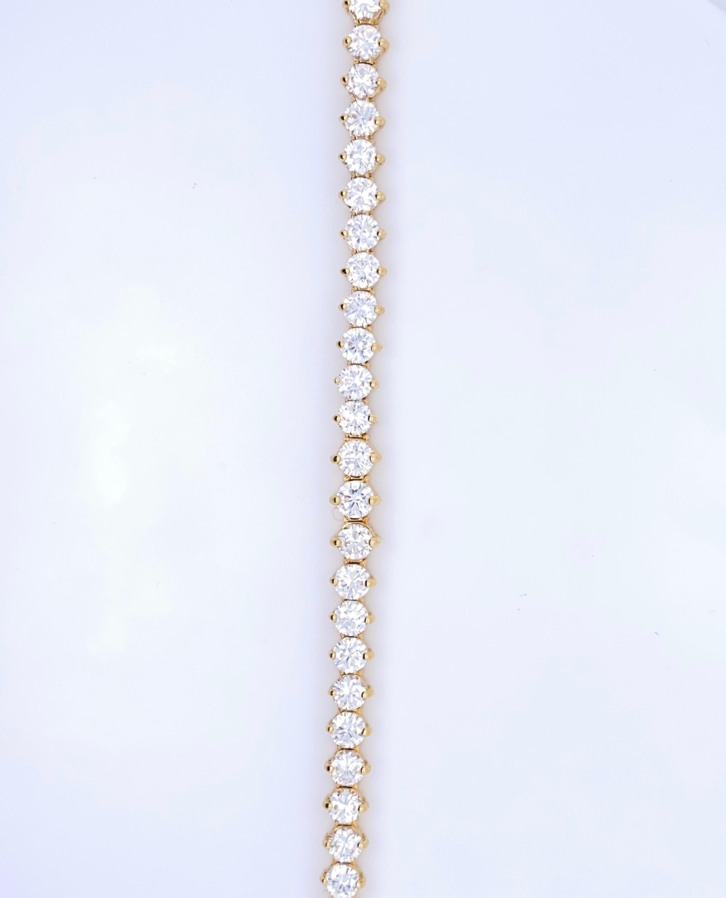 10 Carat Round Cut Diamond Gold Tennis Bracelet In Excellent Condition For Sale In New York, NY