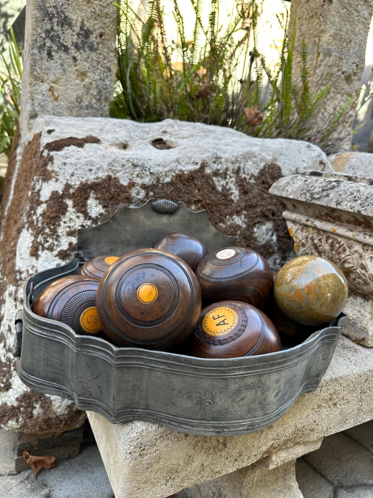 Lot de 9 boules de bowling en bois écossais Antiques Los Angeles décoratives en vente 10