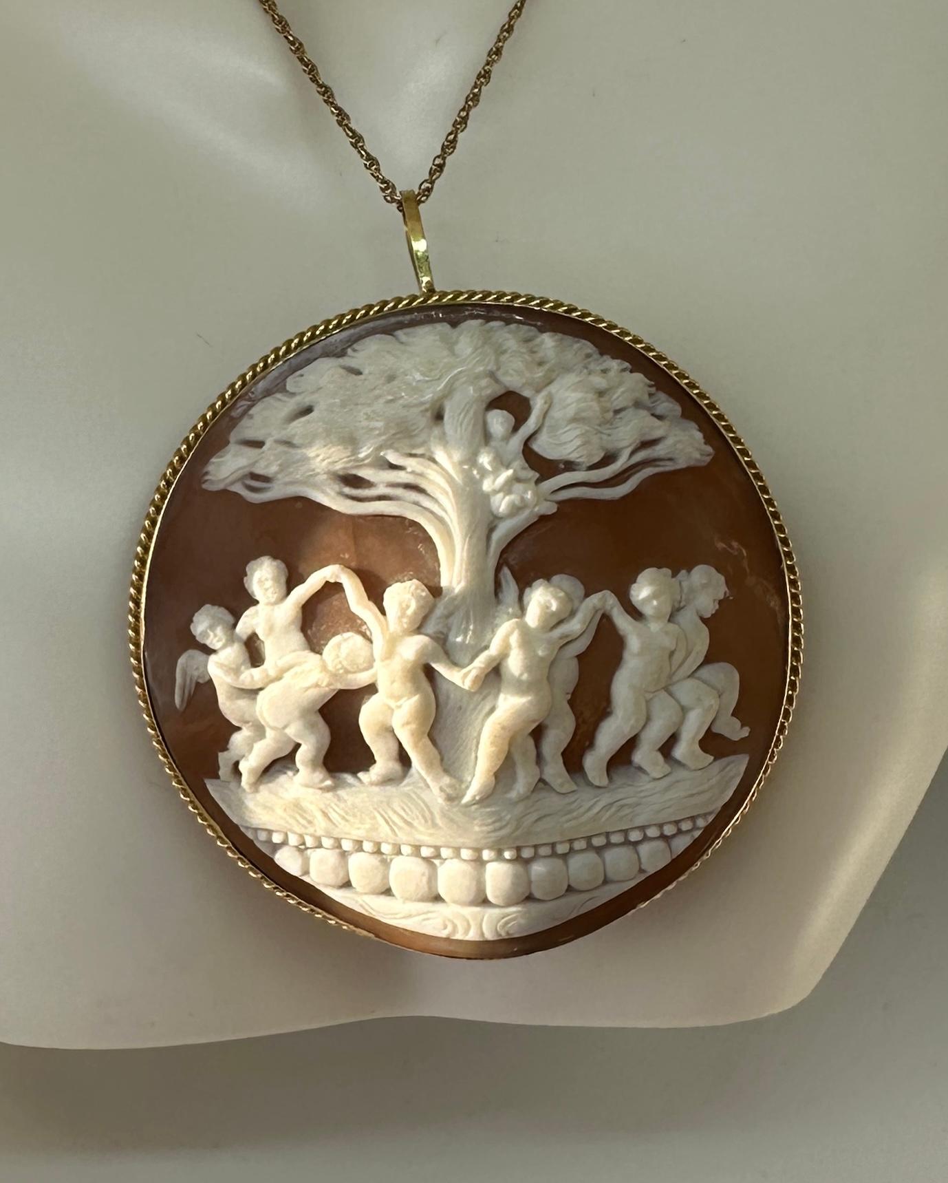 10 Cherub Angel Putti Cupid Cameo Pendant Brooch 18 Karat Gold Necklace Antique In Excellent Condition In New York, NY